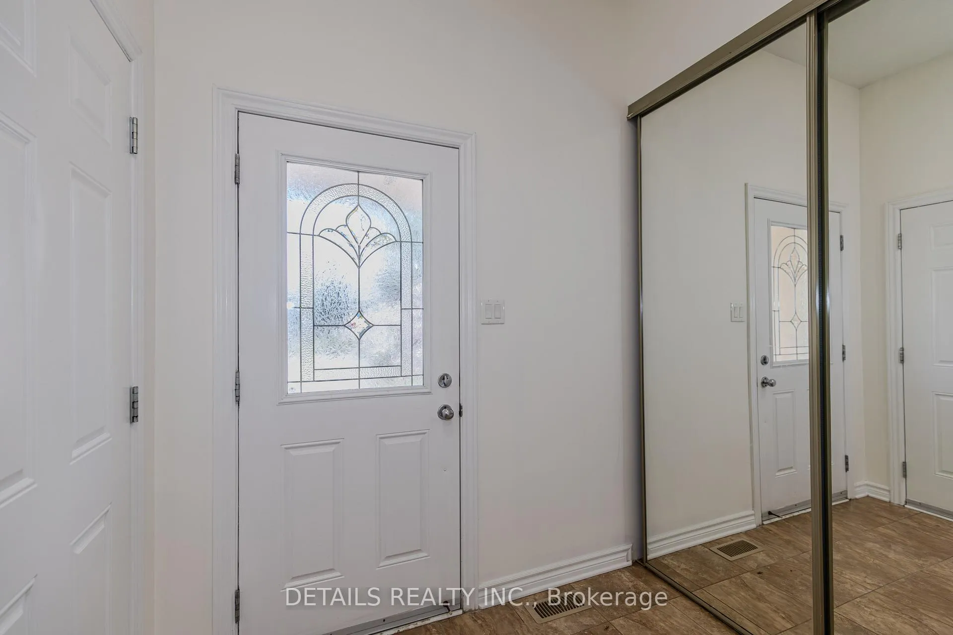 Photo 4 of 134 Tacom Circle, Ottawa, Barrhaven - Strandherd — HOMEH