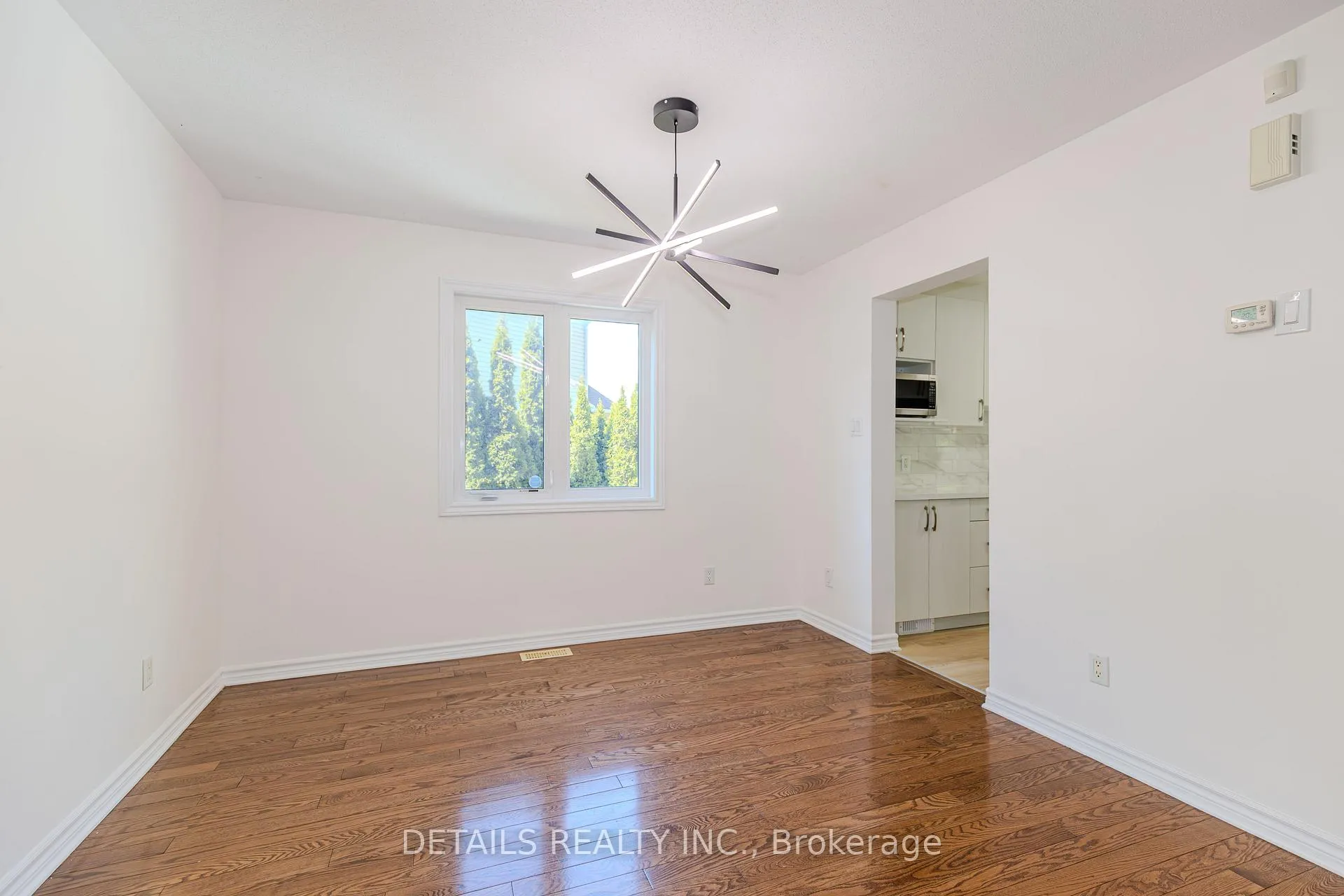 Photo 5 of 134 Tacom Circle, Ottawa, Barrhaven - Strandherd — HOMEH