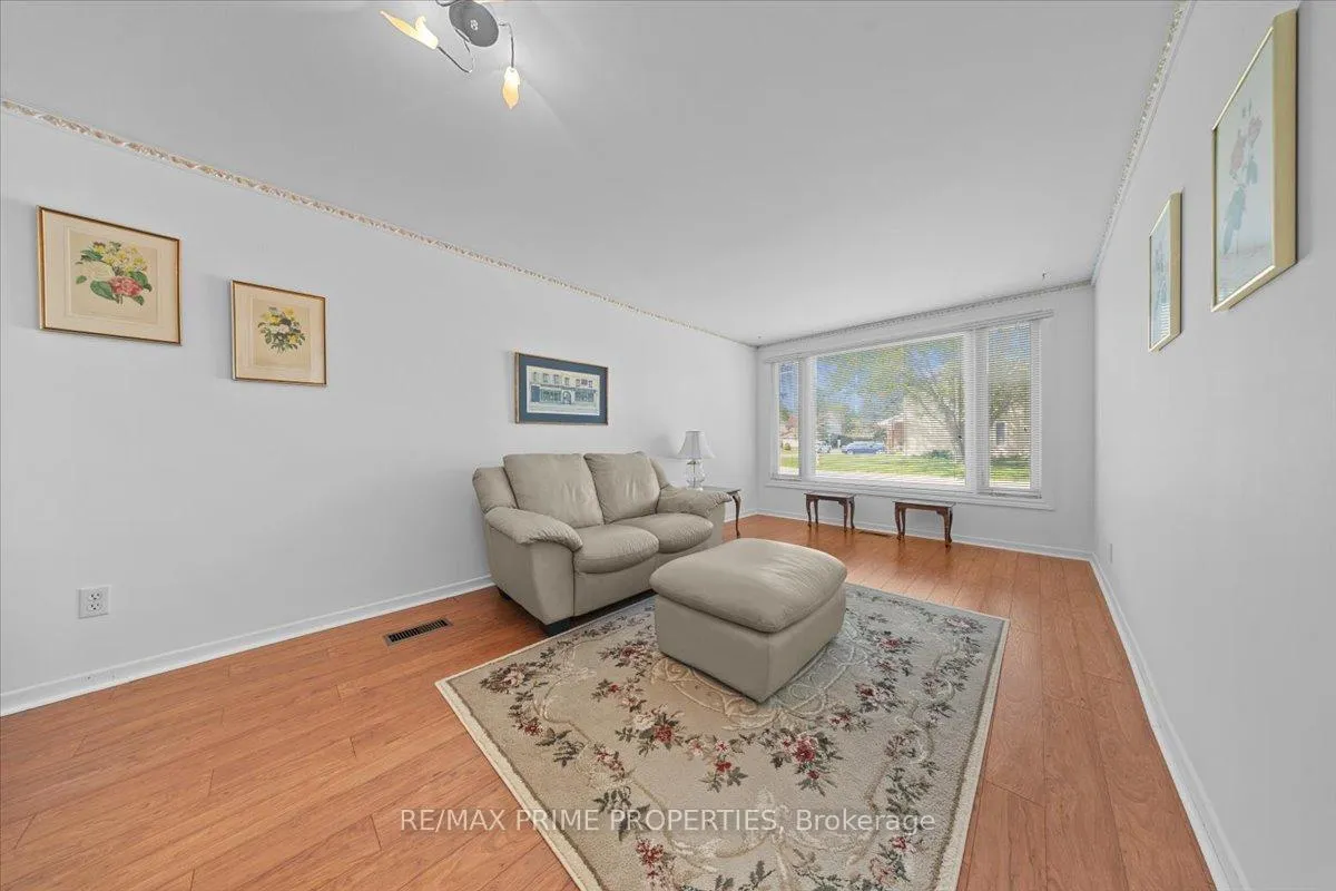 Photo 4 of 1121 St Emmanuel Terrace, Ottawa, Convent Glen North — HOMEH