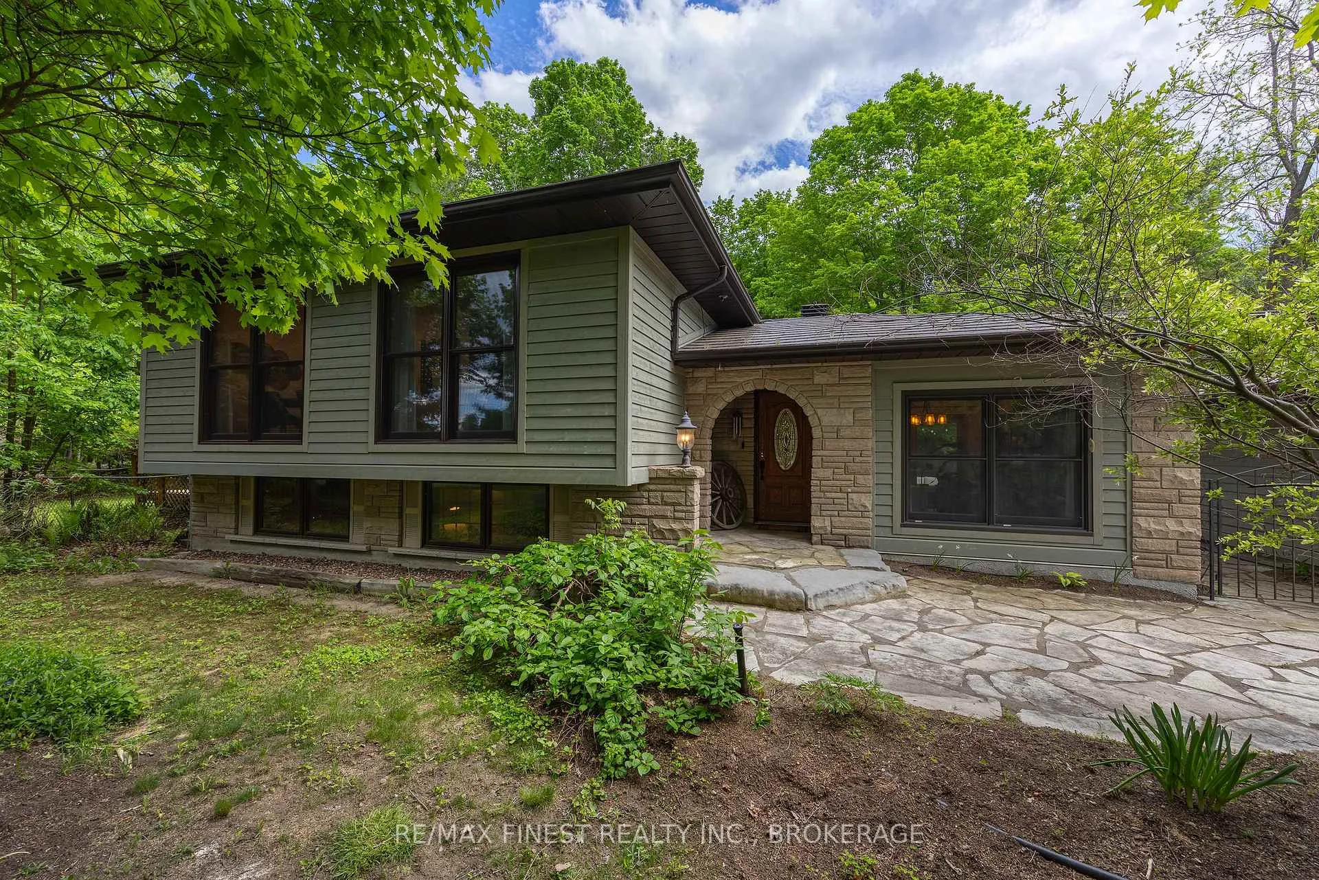 Front of 1465 Middle Road