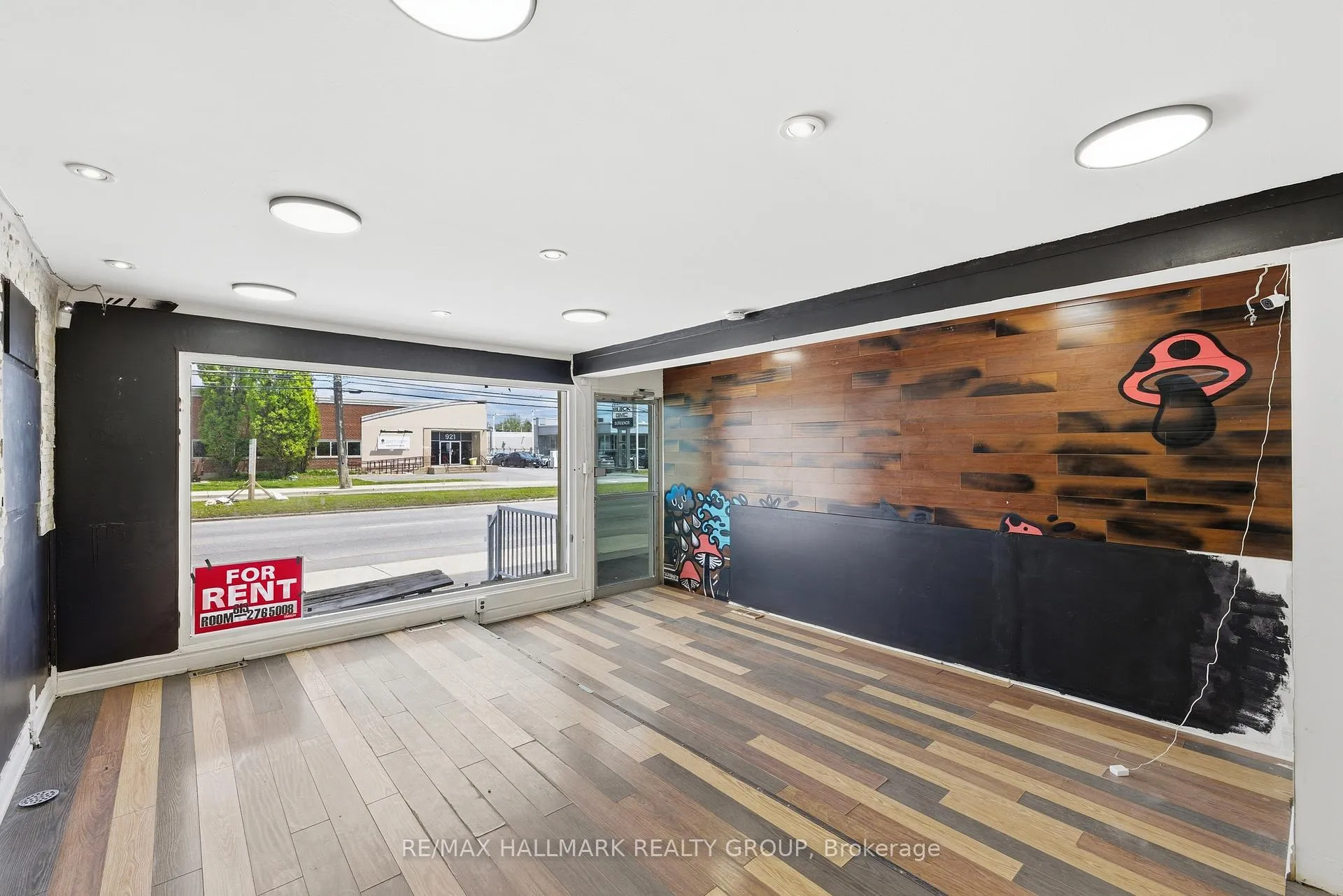 Photo 4 of 912 St Laurent Boulevard S, Ottawa, Overbrook/Castle Heights — HOMEH