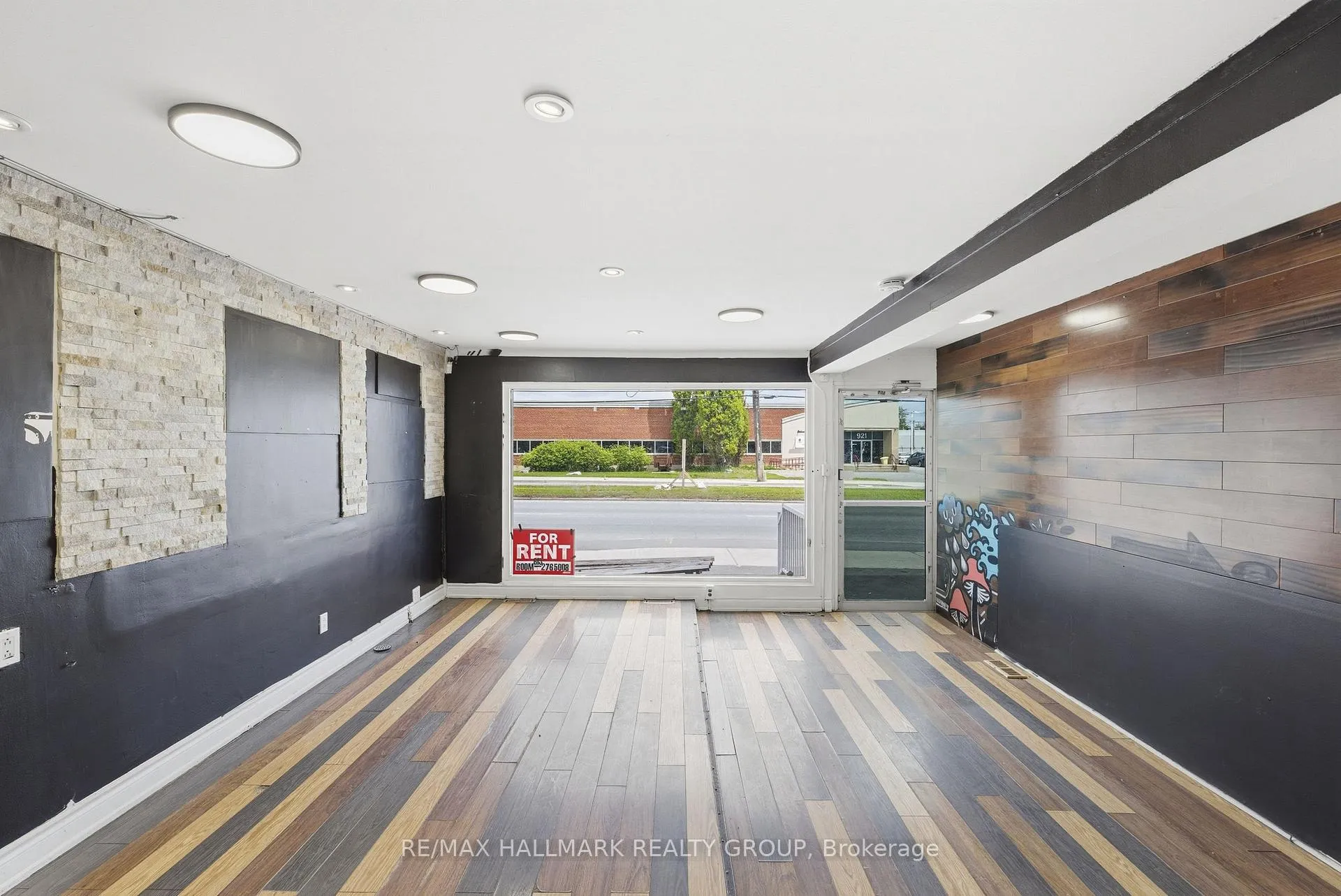 Photo 5 of 912 St Laurent Boulevard S, Ottawa, Overbrook/Castle Heights — HOMEH