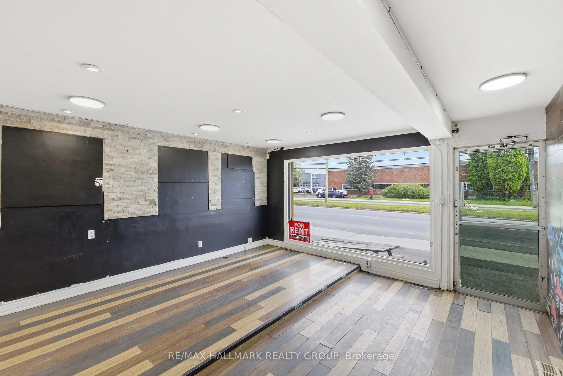 Photo 8 of 912 St Laurent Boulevard S, Ottawa, Overbrook/Castle Heights — HOMEH