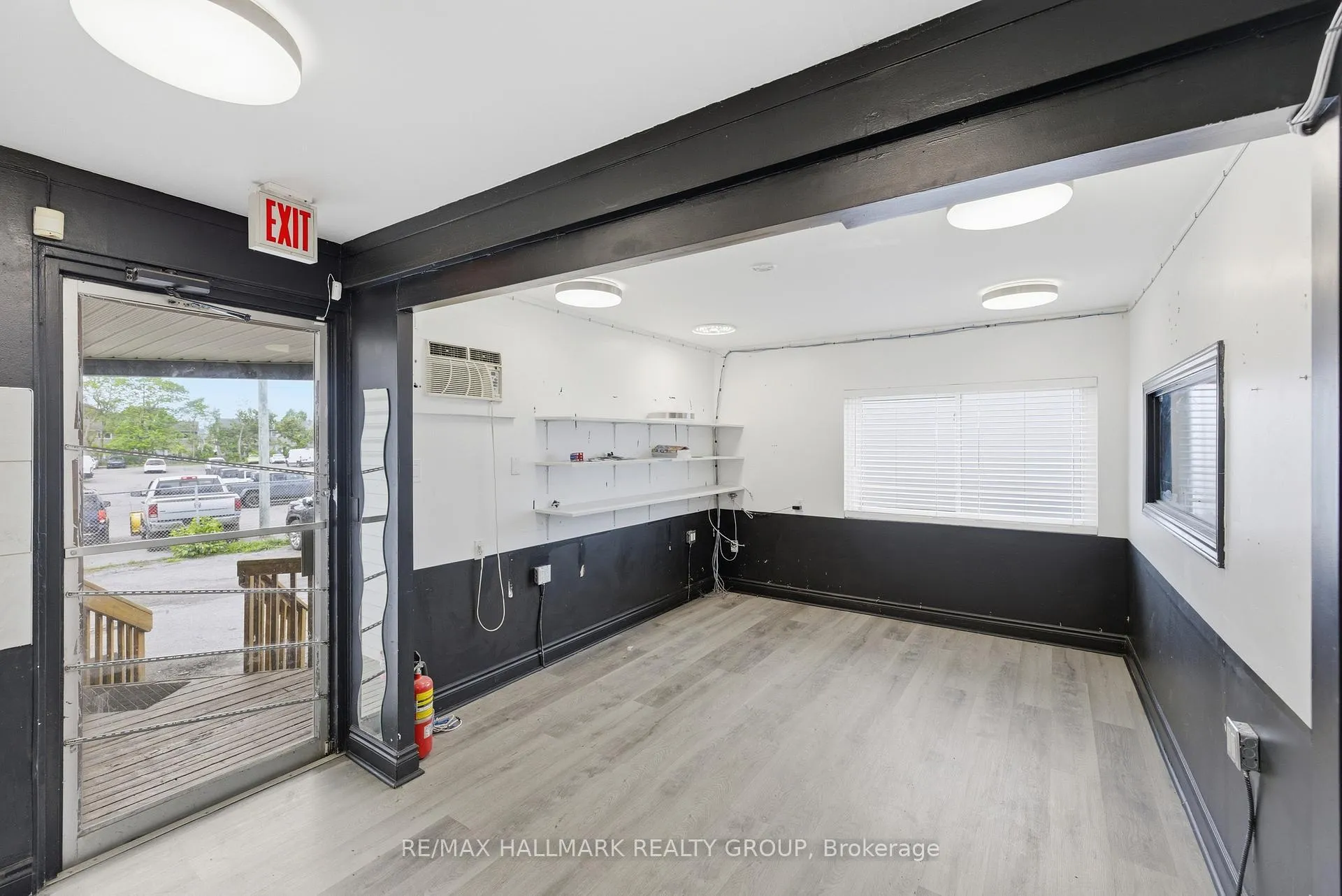 Photo 9 of 912 St Laurent Boulevard S, Ottawa, Overbrook/Castle Heights — HOMEH