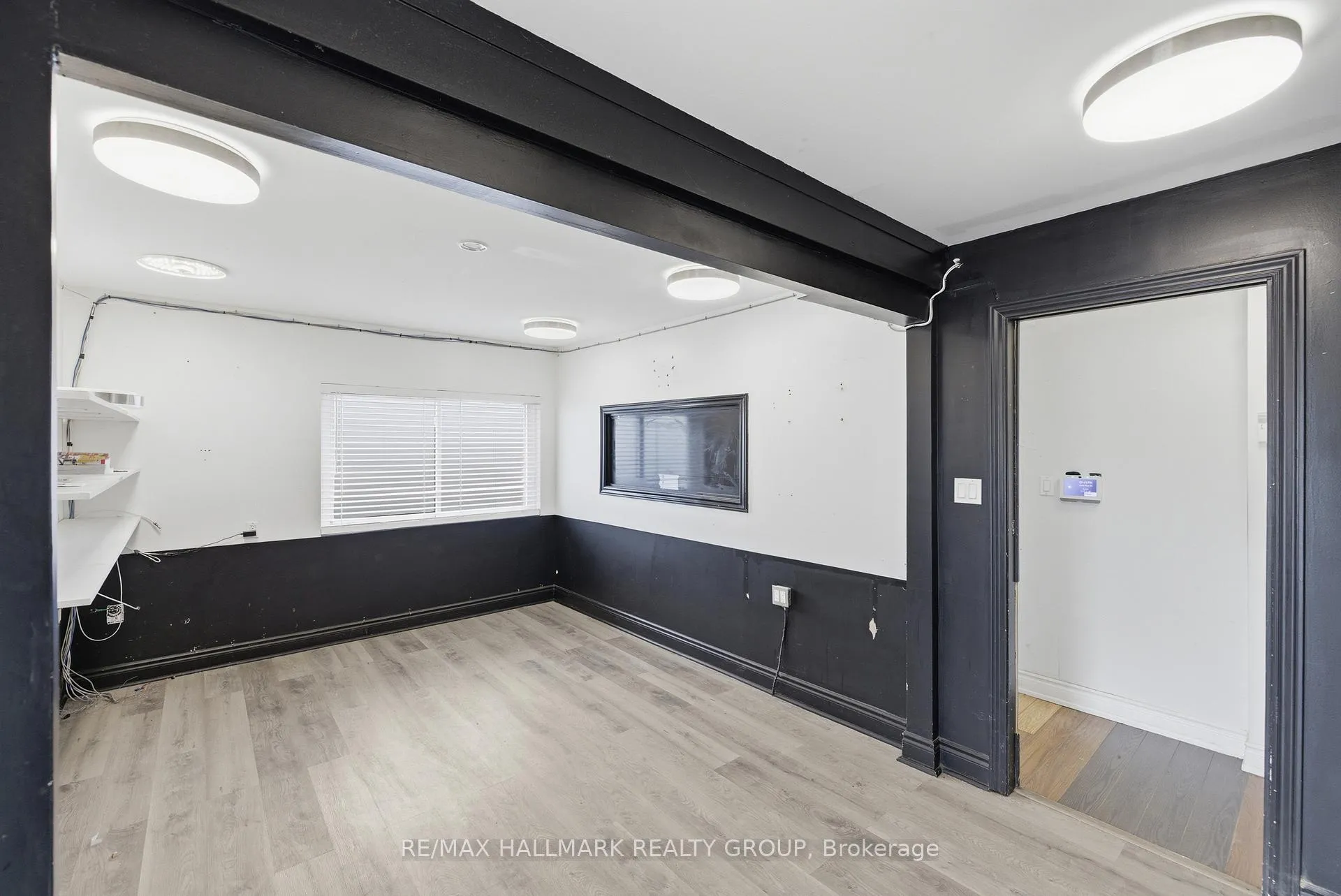 Photo 10 of 912 St Laurent Boulevard S, Ottawa, Overbrook/Castle Heights — HOMEH