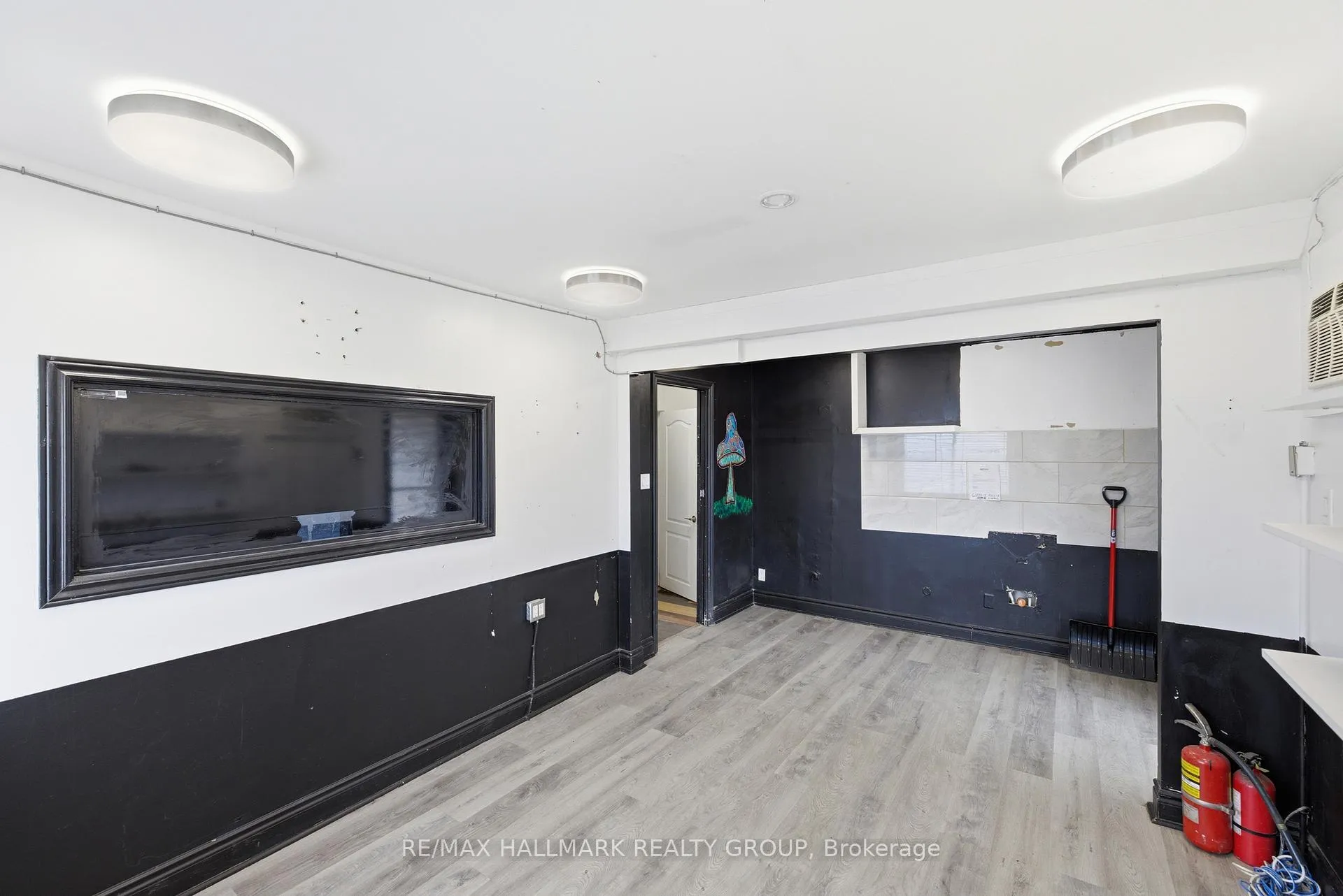 Photo 11 of 912 St Laurent Boulevard S, Ottawa, Overbrook/Castle Heights — HOMEH
