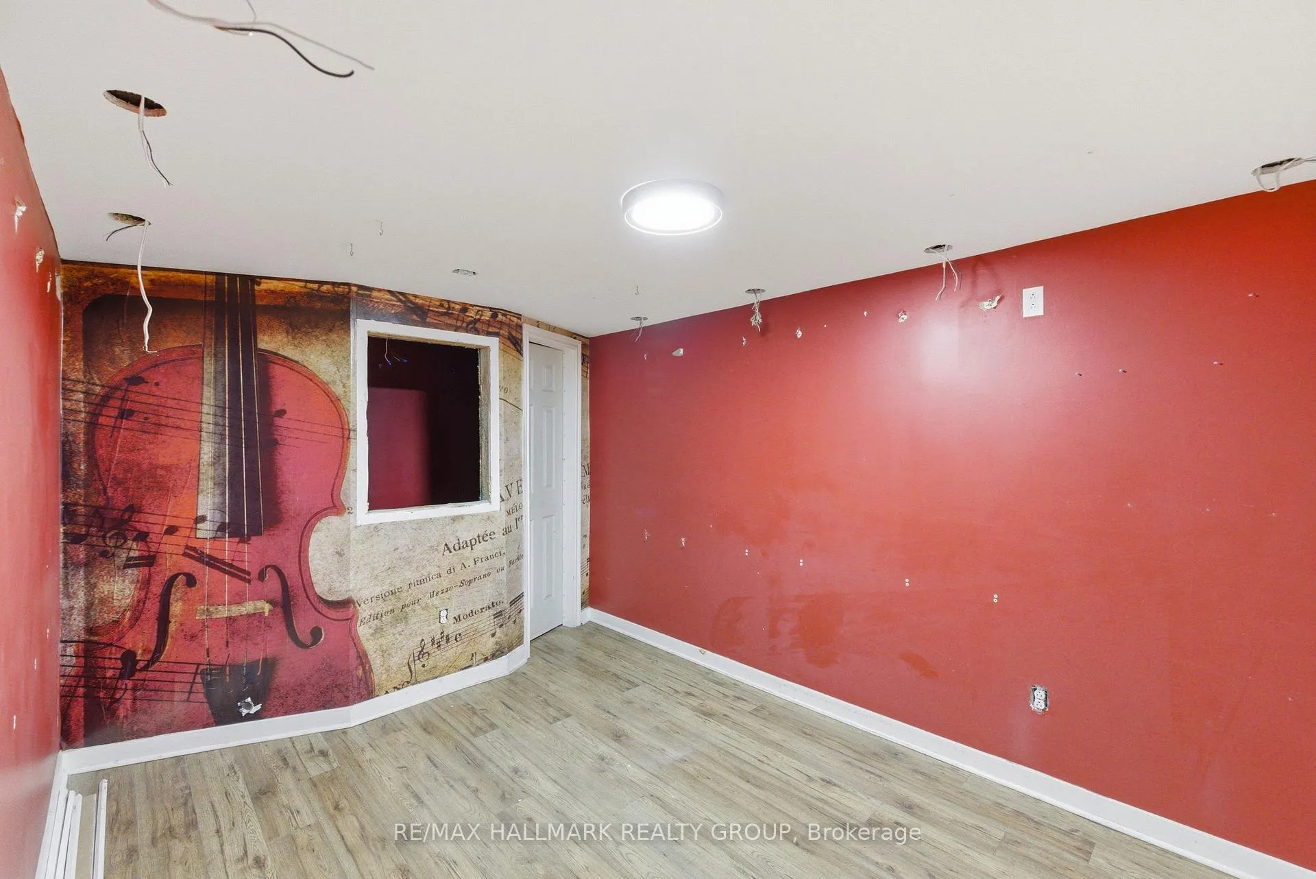 Photo 15 of 912 St Laurent Boulevard S, Ottawa, Overbrook/Castle Heights — HOMEH
