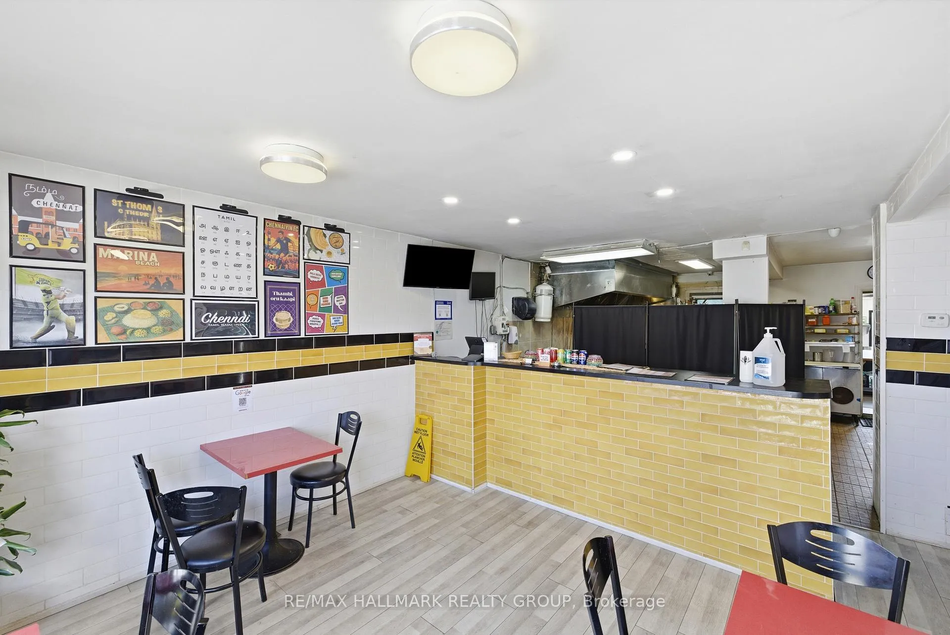 Photo 20 of 912 St Laurent Boulevard S, Ottawa, Overbrook/Castle Heights — HOMEH