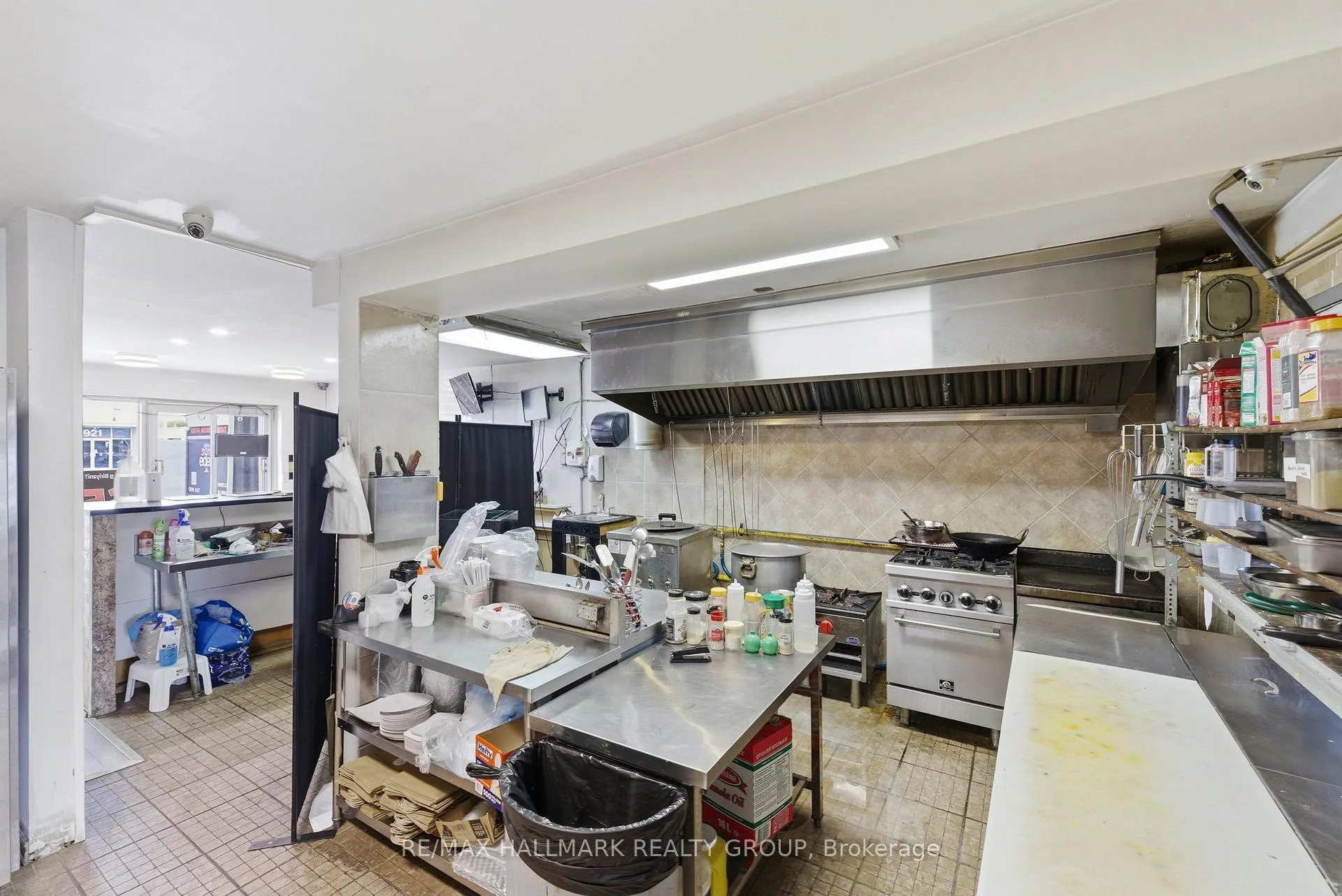 Photo 23 of 912 St Laurent Boulevard S, Ottawa, Overbrook/Castle Heights — HOMEH