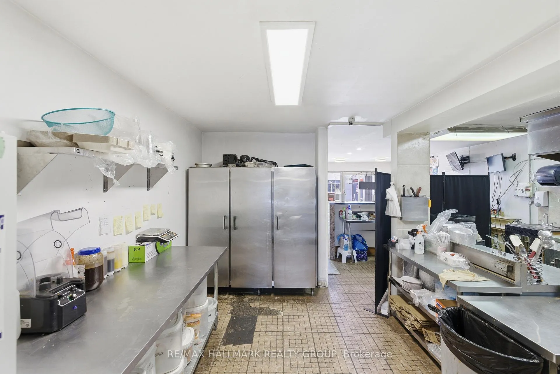 Photo 24 of 912 St Laurent Boulevard S, Ottawa, Overbrook/Castle Heights — HOMEH