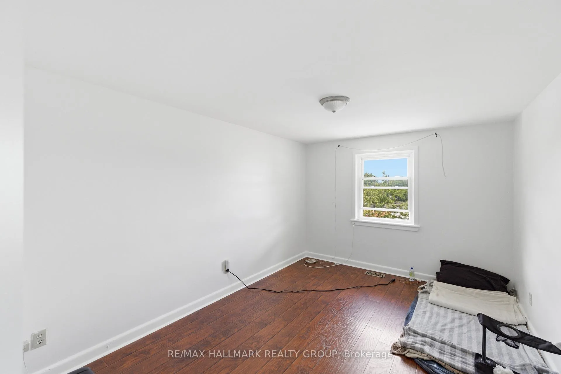 Photo 34 of 912 St Laurent Boulevard S, Ottawa, Overbrook/Castle Heights — HOMEH