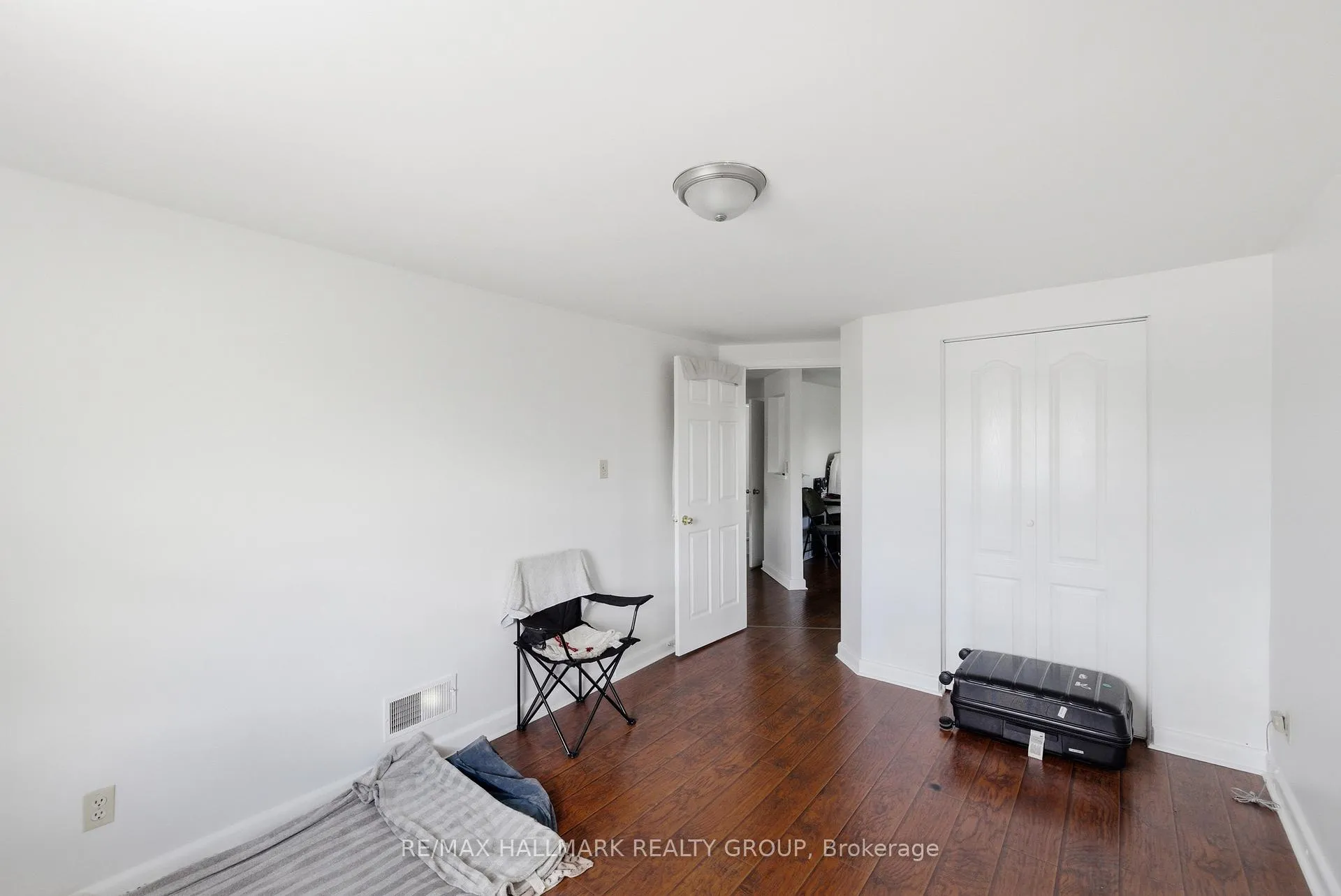 Photo 35 of 912 St Laurent Boulevard S, Ottawa, Overbrook/Castle Heights — HOMEH