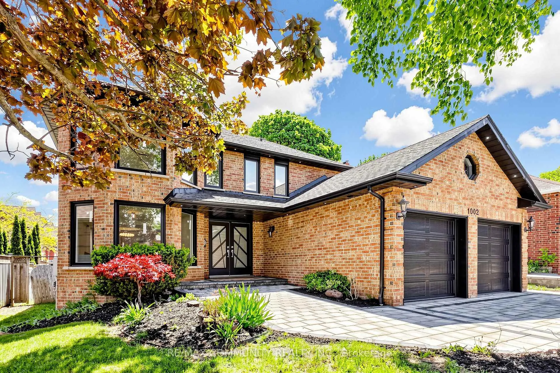 Photo 3 of 1002 Riverview Crescent, Pickering, Rougemount — HOMEH