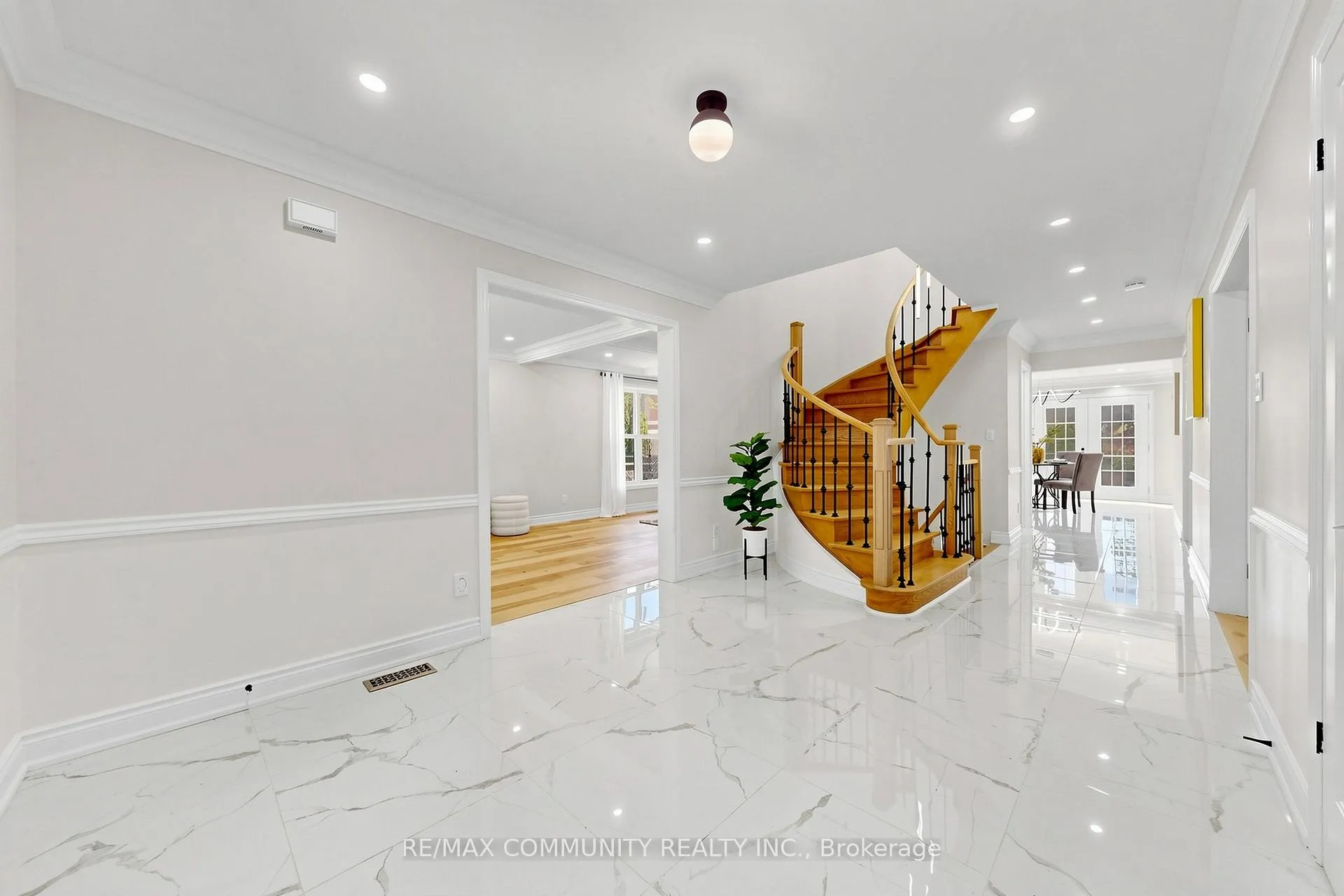 Photo 6 of 1002 Riverview Crescent, Pickering, Rougemount — HOMEH