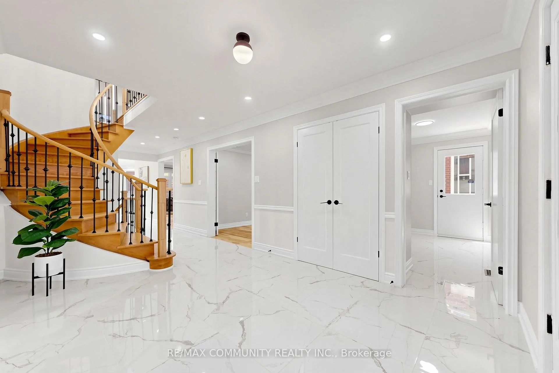 Photo 7 of 1002 Riverview Crescent, Pickering, Rougemount — HOMEH
