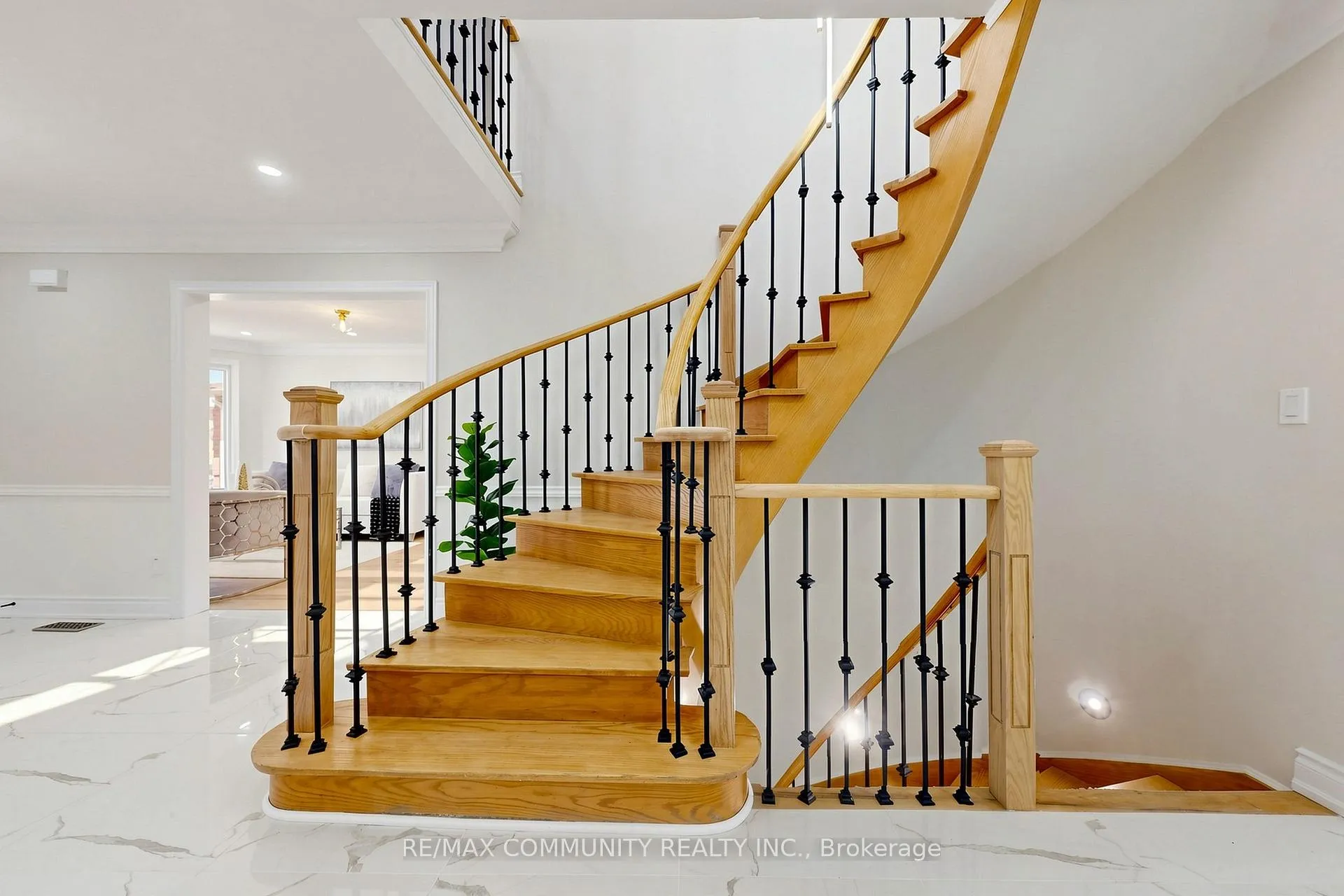 Photo 22 of 1002 Riverview Crescent, Pickering, Rougemount — HOMEH