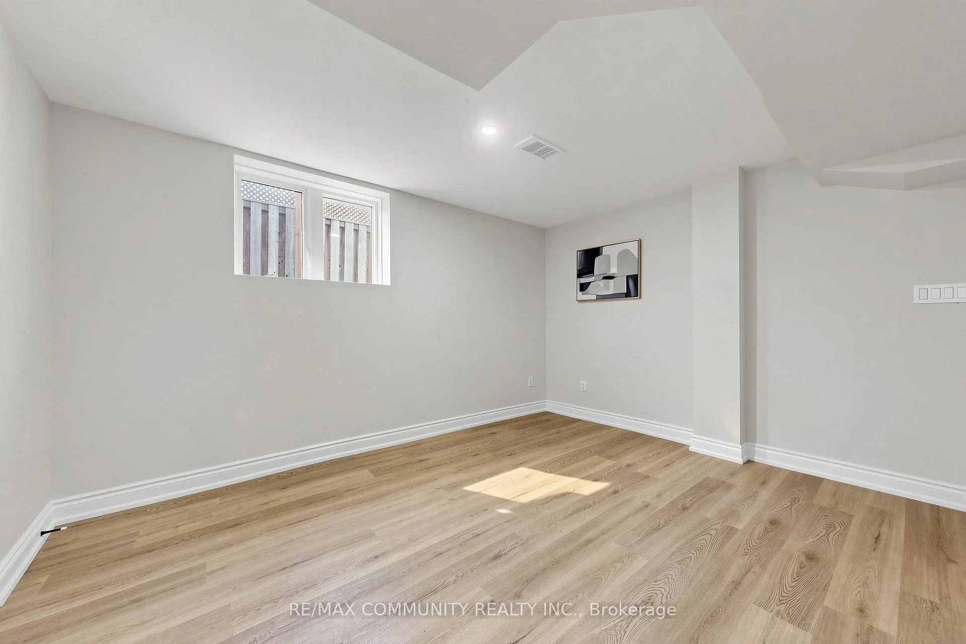 Photo 44 of 1002 Riverview Crescent, Pickering, Rougemount — HOMEH