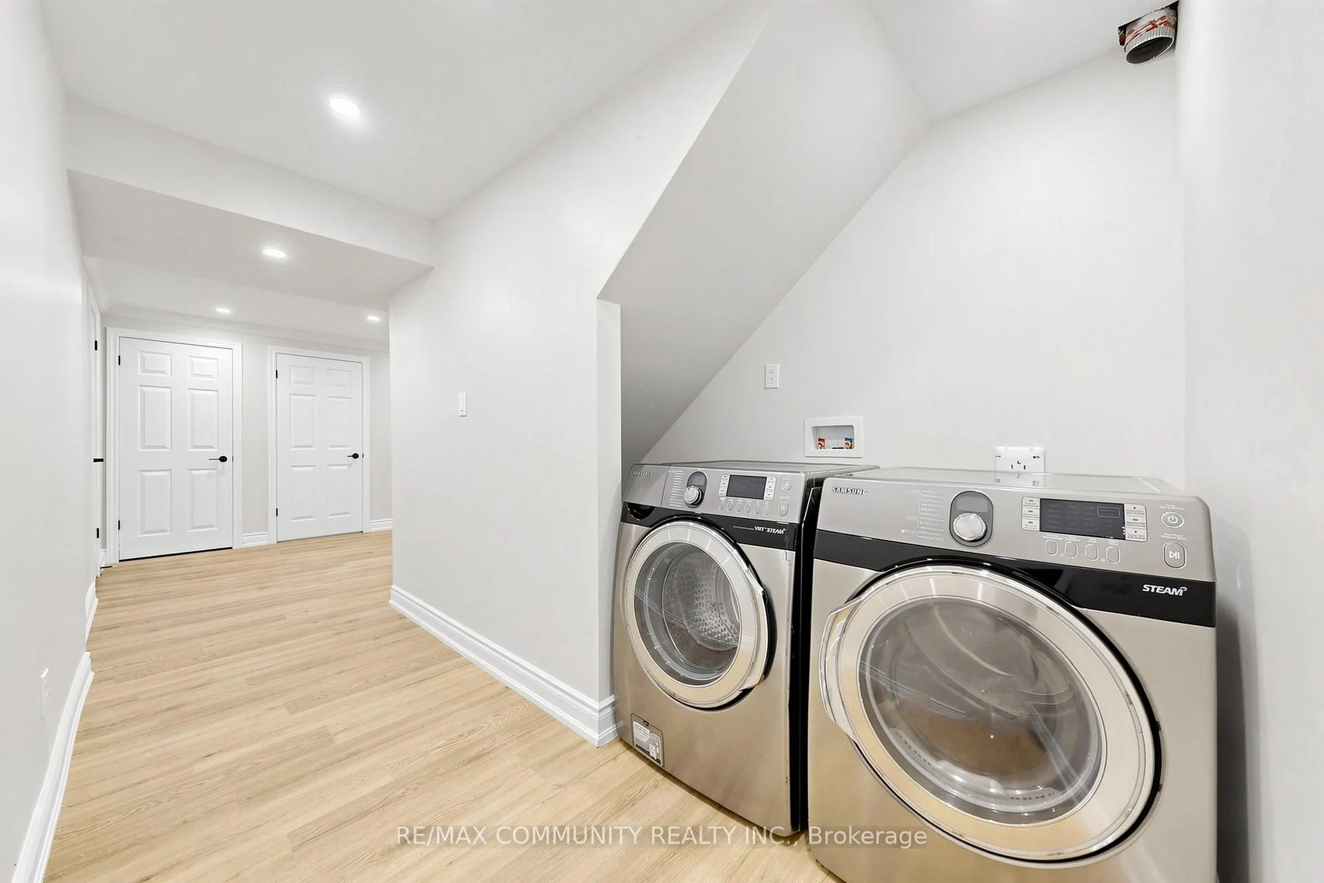 Photo 46 of 1002 Riverview Crescent, Pickering, Rougemount — HOMEH