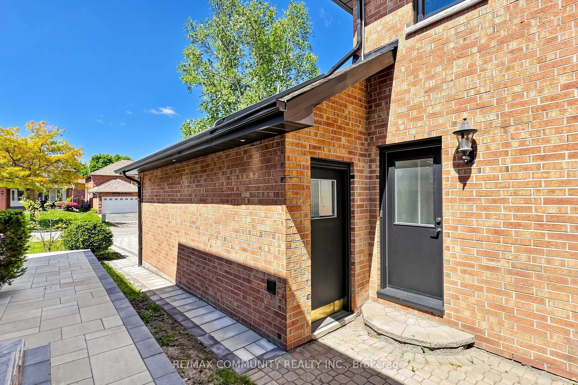 Photo 49 of 1002 Riverview Crescent, Pickering, Rougemount — HOMEH