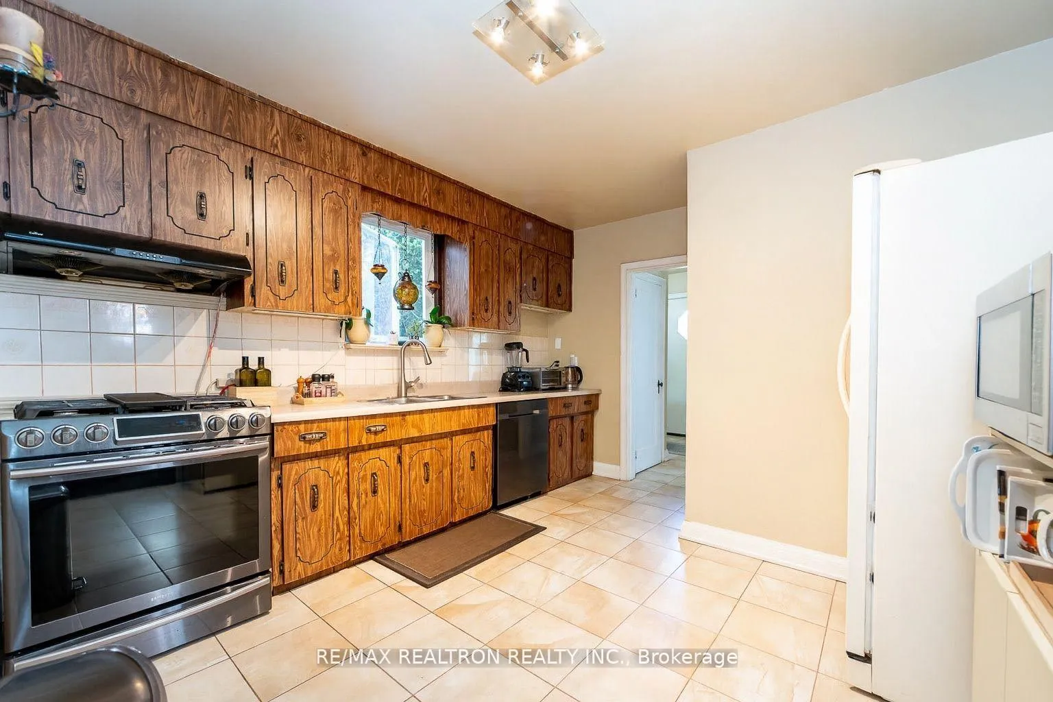 Photo 10 of 663 Woburn Avenue, Toronto, Bedford Park-Nortown — HOMEH