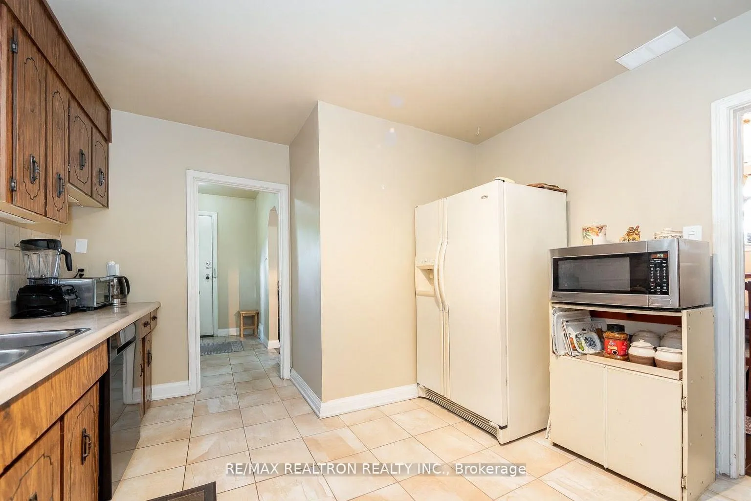 Photo 11 of 663 Woburn Avenue, Toronto, Bedford Park-Nortown — HOMEH