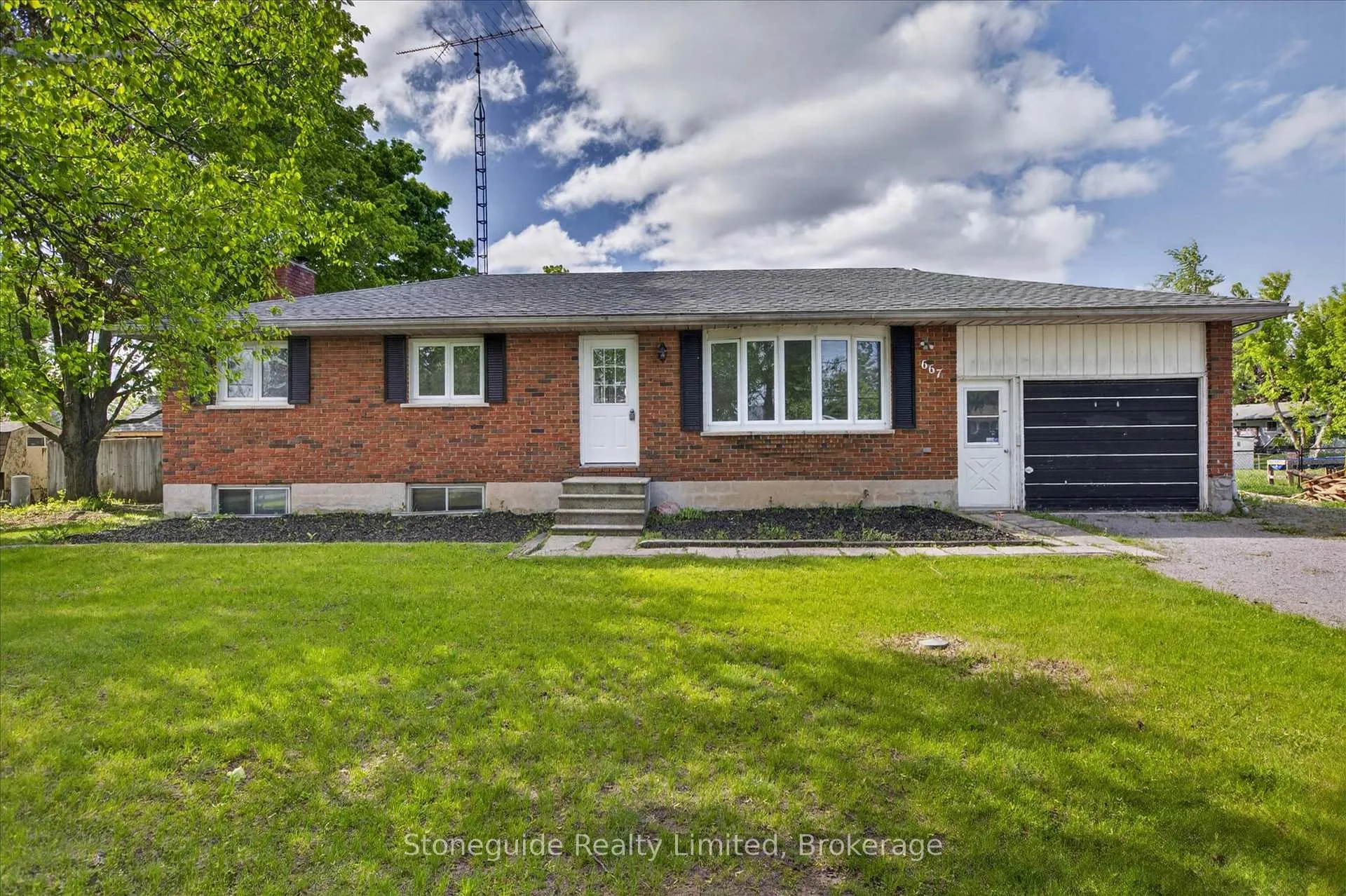Photo of 667 Skyline Road