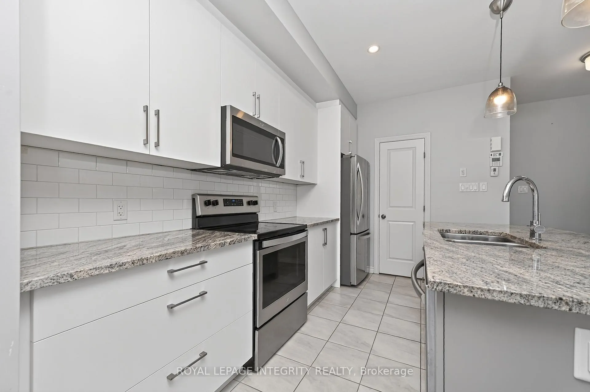 Photo 11 of 520 Stadacone Row, Ottawa, Camelot — HOMEH