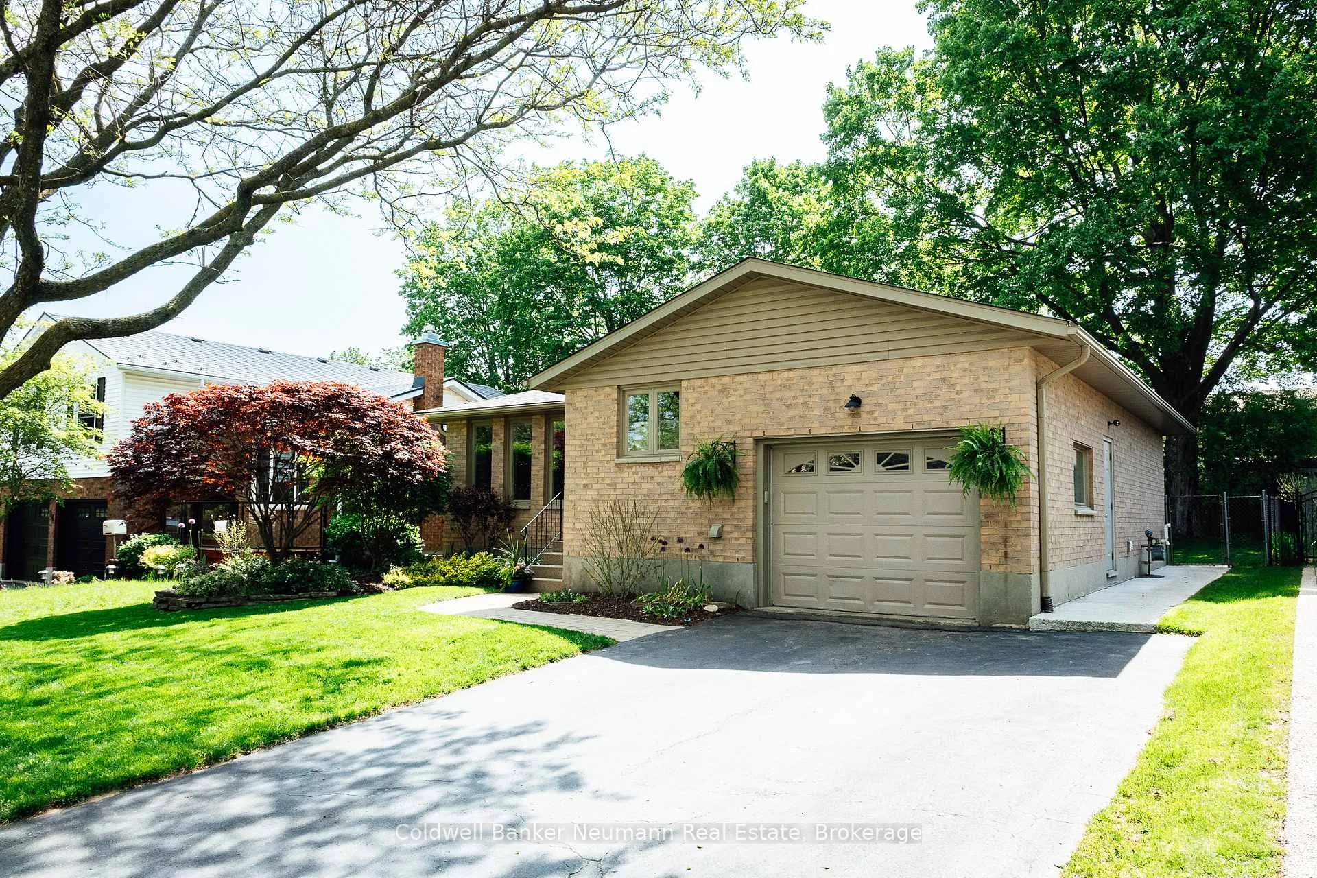 Photo 3 of 16 Suzanna Drive, Guelph, Willow West/Sugarbush/West Acres — HOMEH