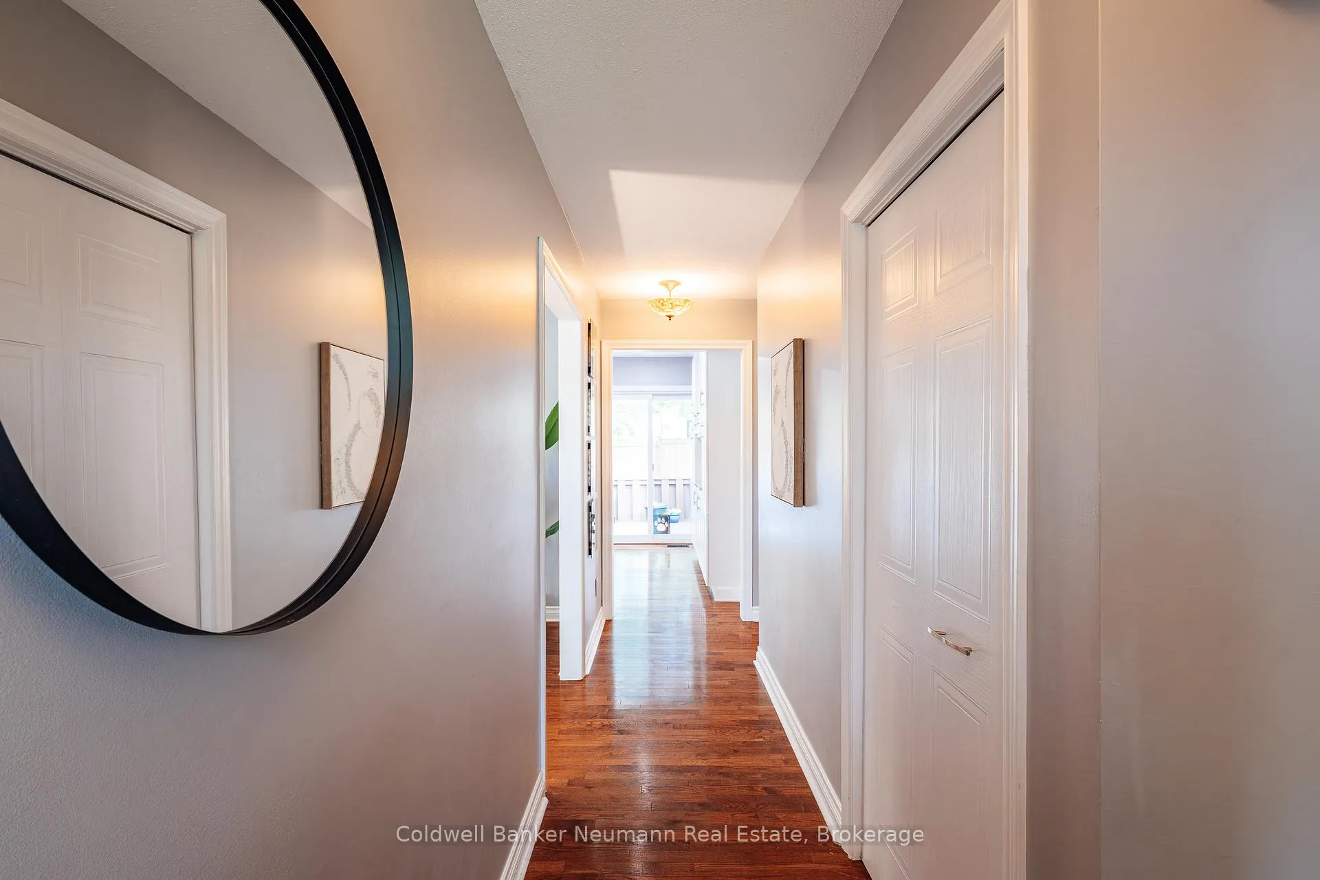 Photo 5 of 16 Suzanna Drive, Guelph, Willow West/Sugarbush/West Acres — HOMEH