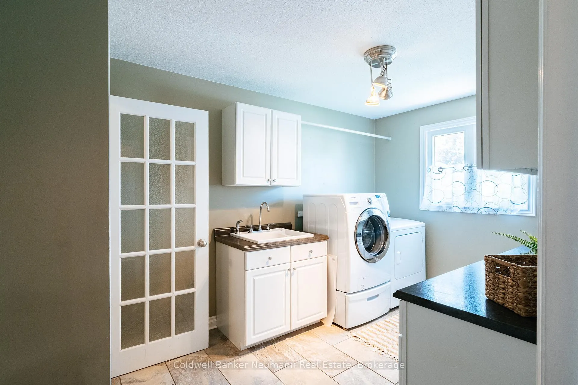 Photo 7 of 16 Suzanna Drive, Guelph, Willow West/Sugarbush/West Acres — HOMEH