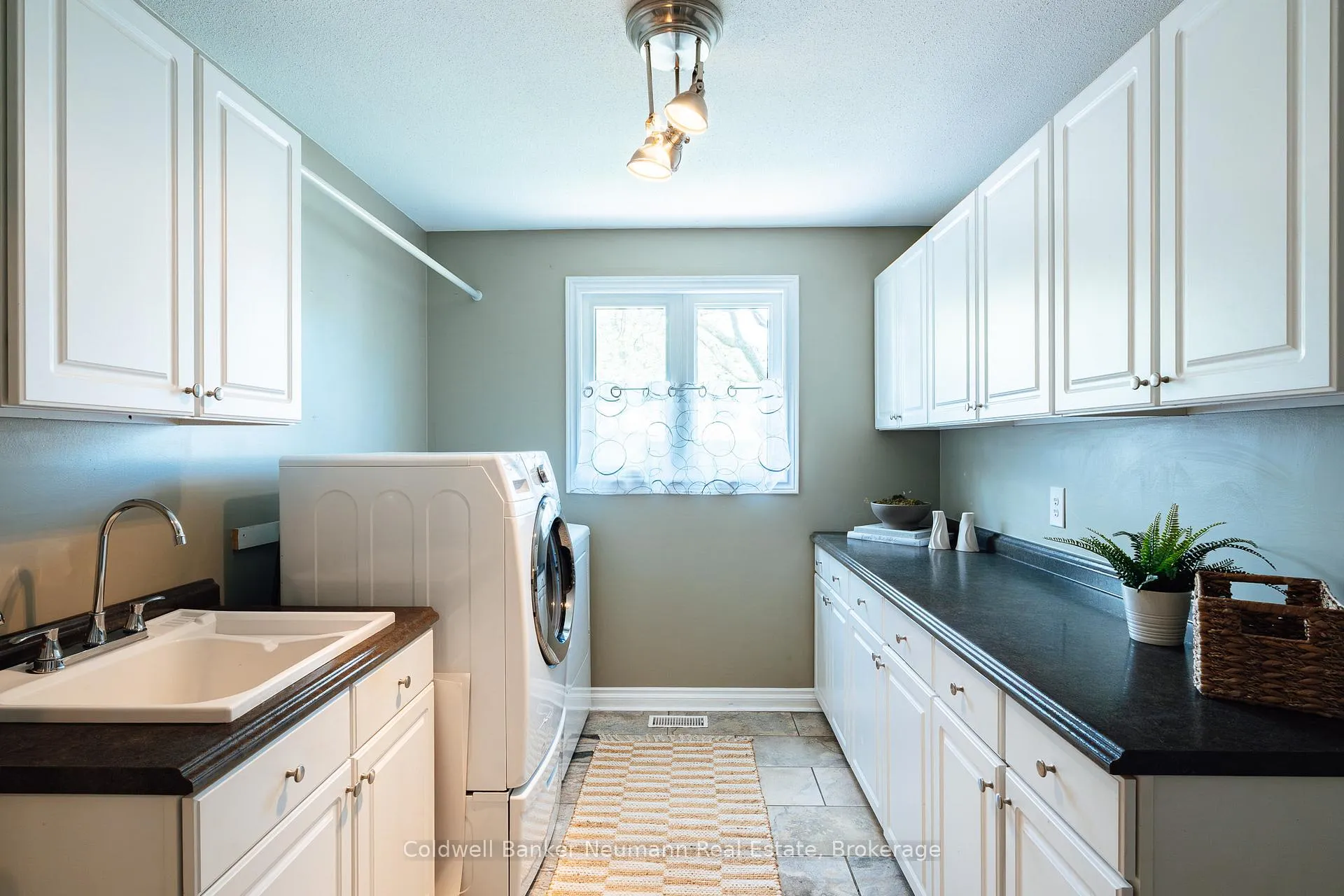 Photo 8 of 16 Suzanna Drive, Guelph, Willow West/Sugarbush/West Acres — HOMEH