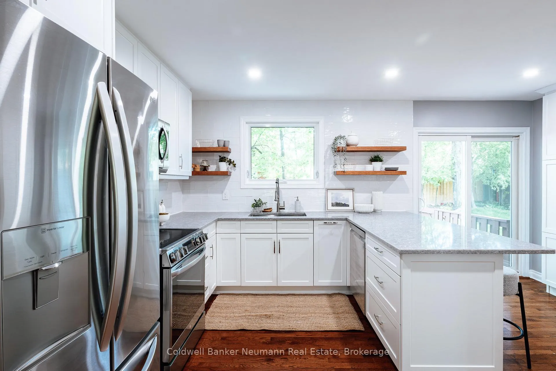Photo 14 of 16 Suzanna Drive, Guelph, Willow West/Sugarbush/West Acres — HOMEH