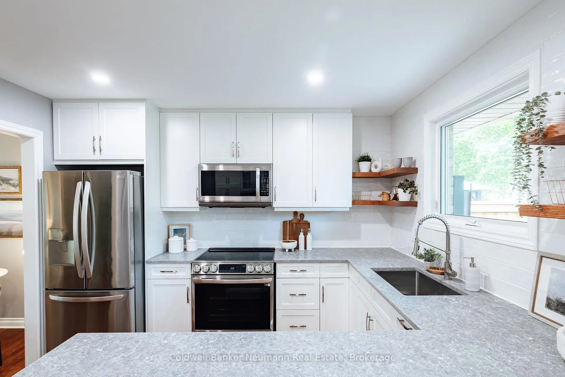 Photo 15 of 16 Suzanna Drive, Guelph, Willow West/Sugarbush/West Acres — HOMEH