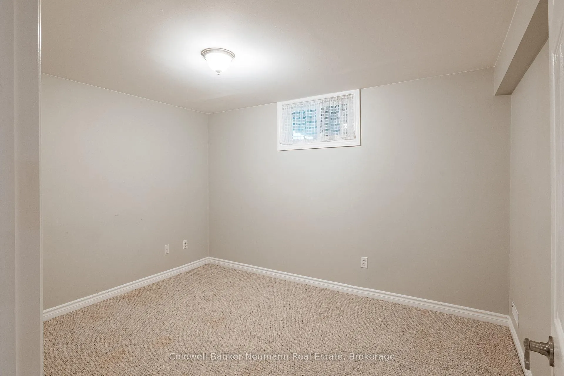 Photo 36 of 16 Suzanna Drive, Guelph, Willow West/Sugarbush/West Acres — HOMEH
