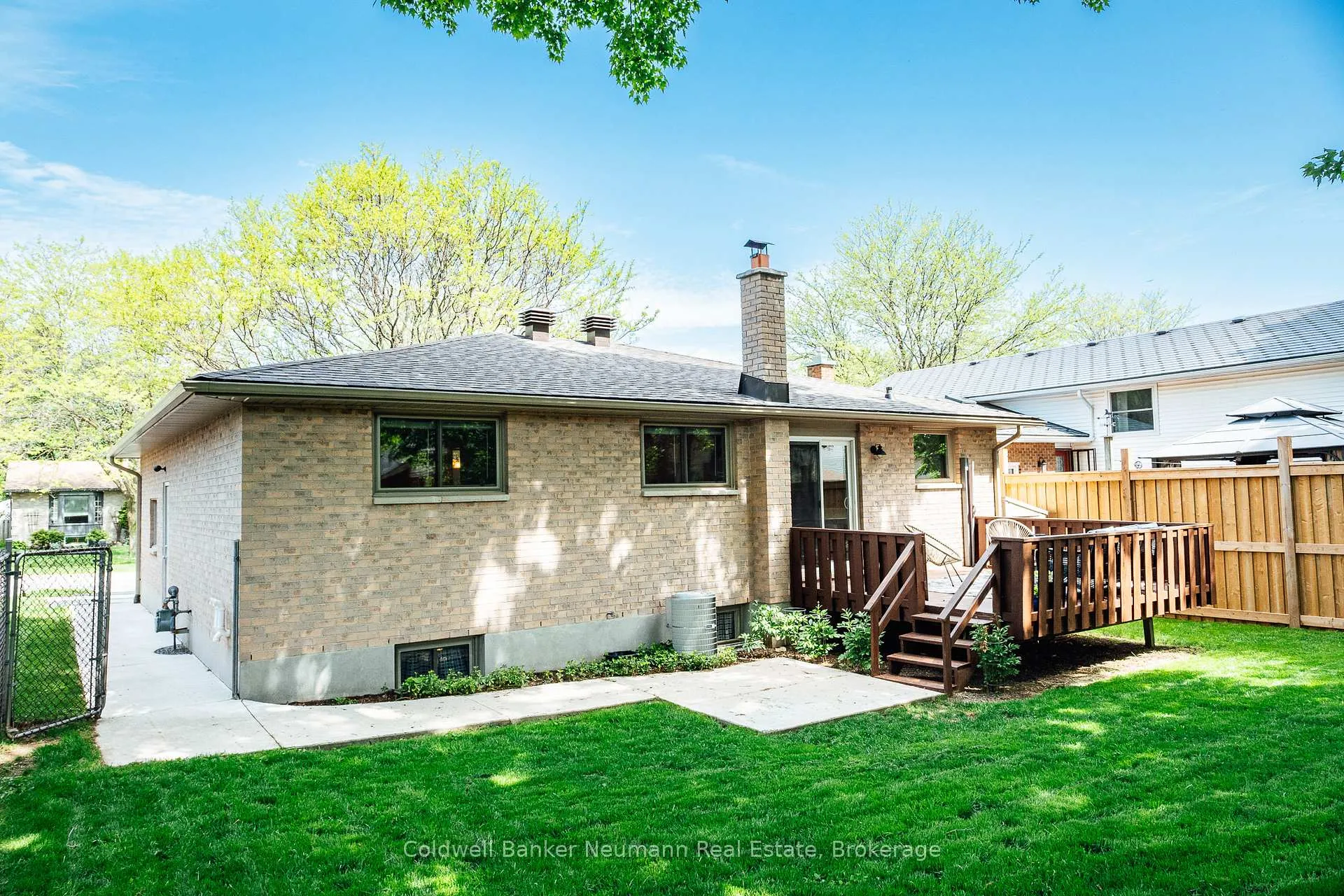 Photo 41 of 16 Suzanna Drive, Guelph, Willow West/Sugarbush/West Acres — HOMEH