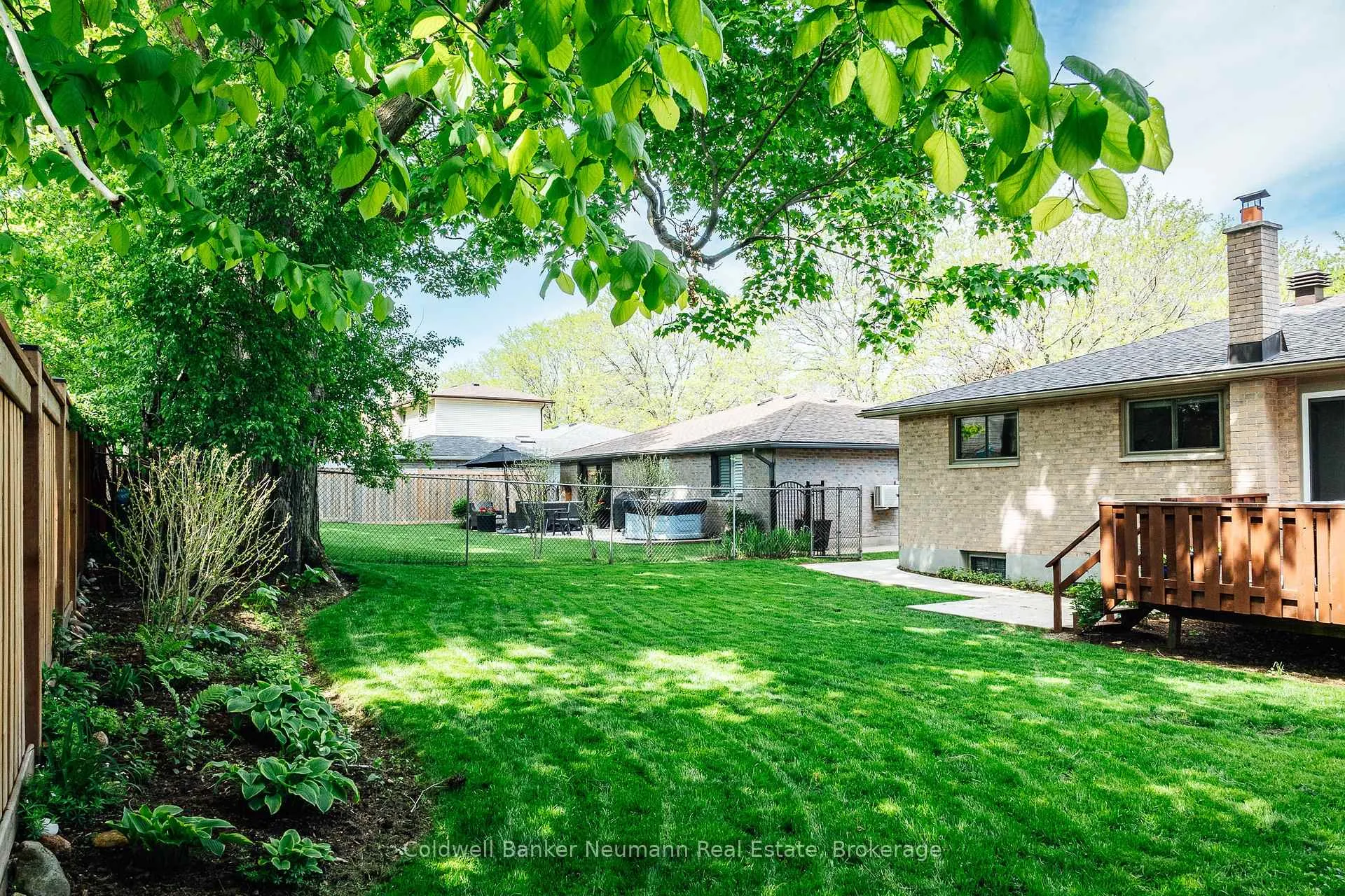 Photo 43 of 16 Suzanna Drive, Guelph, Willow West/Sugarbush/West Acres — HOMEH