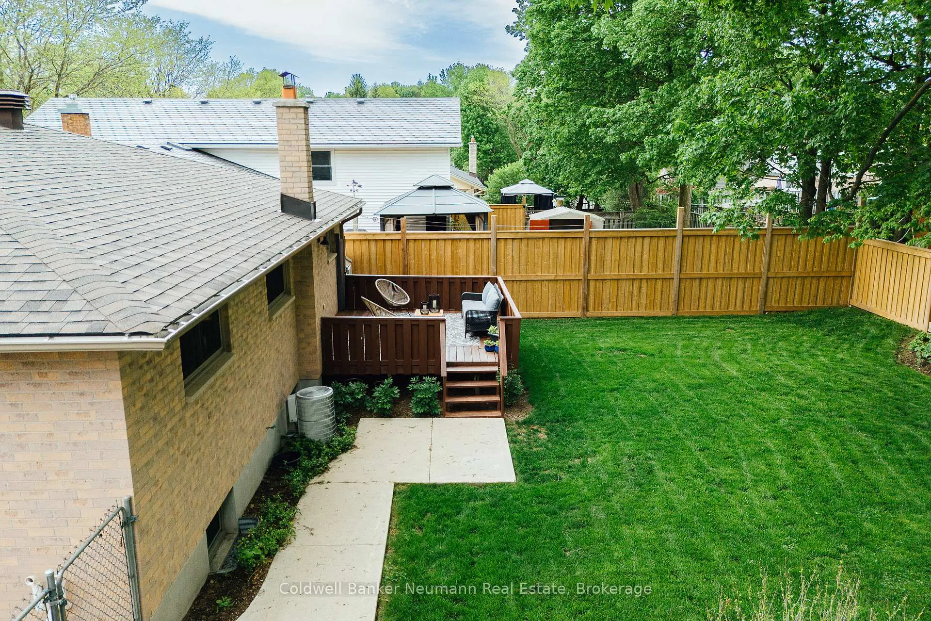 Photo 45 of 16 Suzanna Drive, Guelph, Willow West/Sugarbush/West Acres — HOMEH