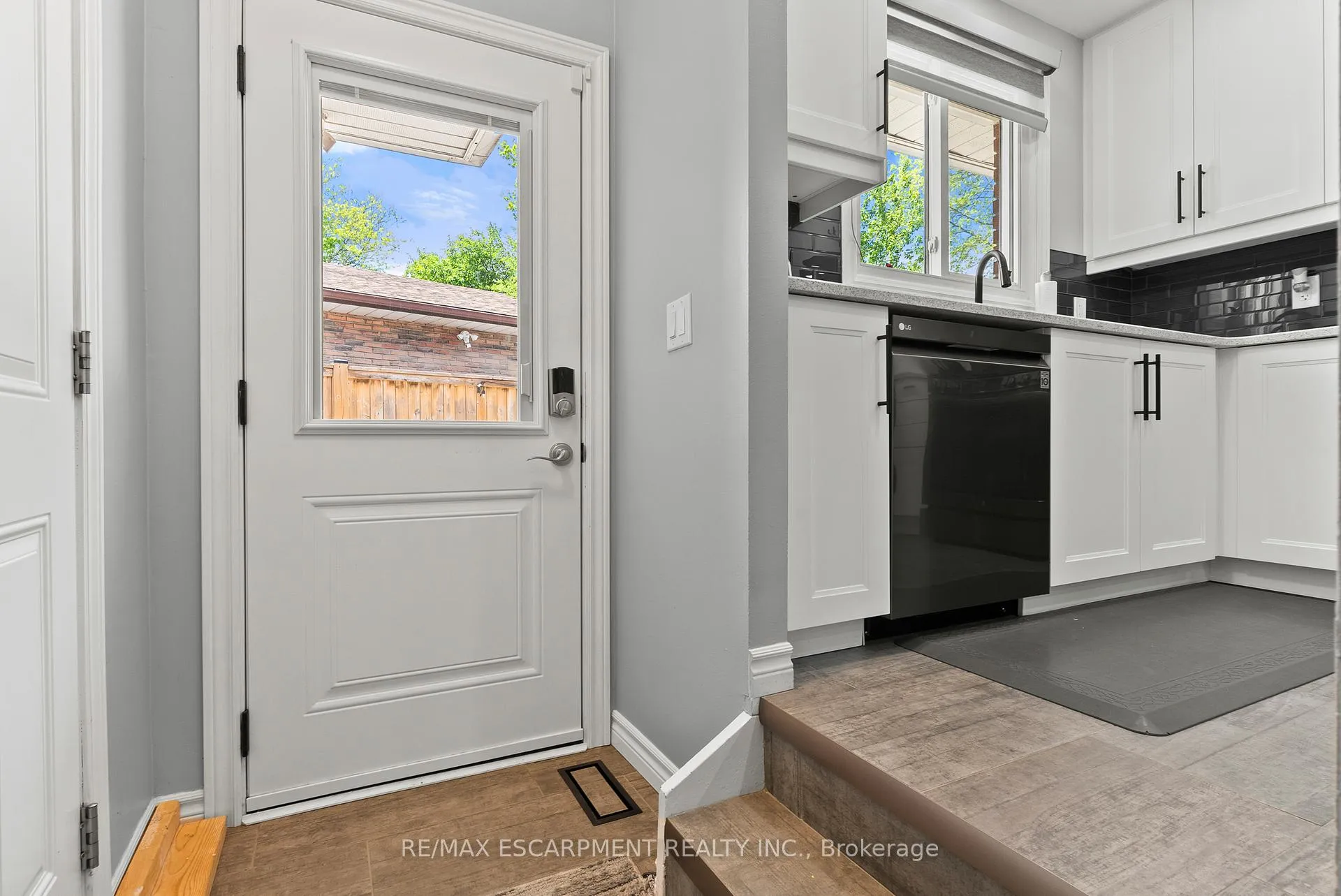 Photo 21 of 104 Fiona Crescent, Hamilton, Gourley — HOMEH