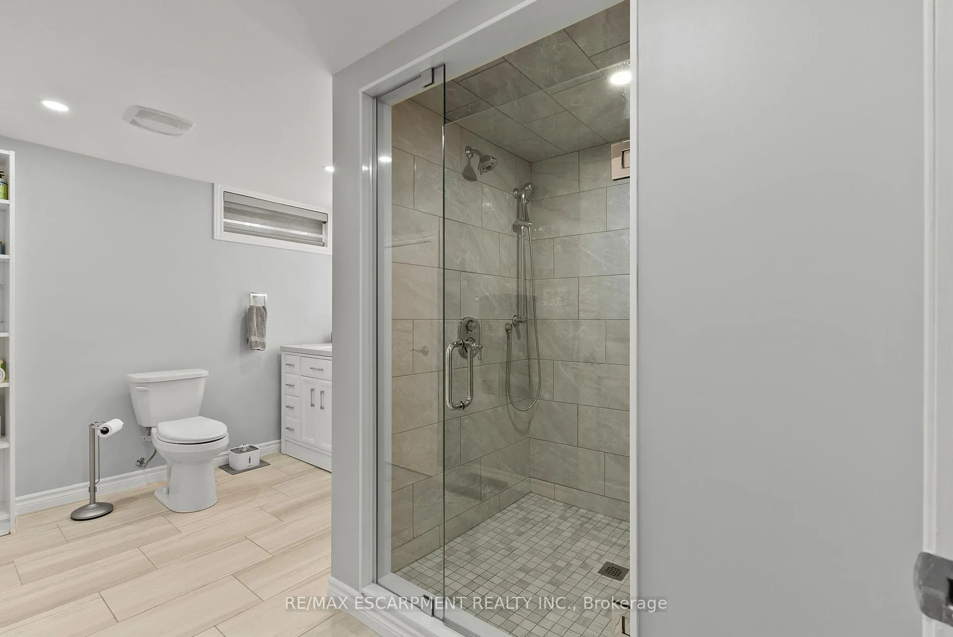 Photo 32 of 104 Fiona Crescent, Hamilton, Gourley — HOMEH