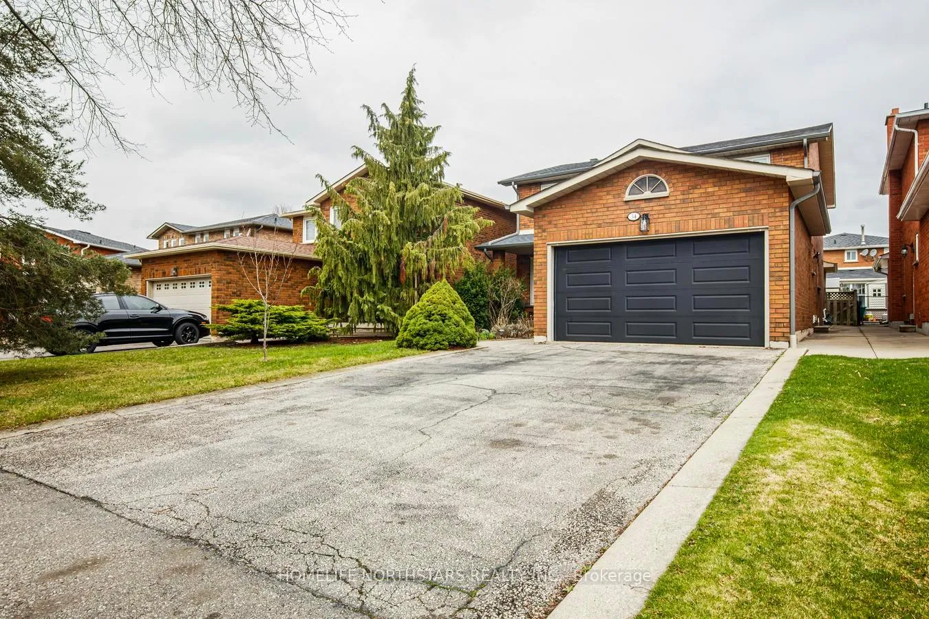 Photo 2 of 34 Nestor Crescent, Vaughan, East Woodbridge — HOMEH