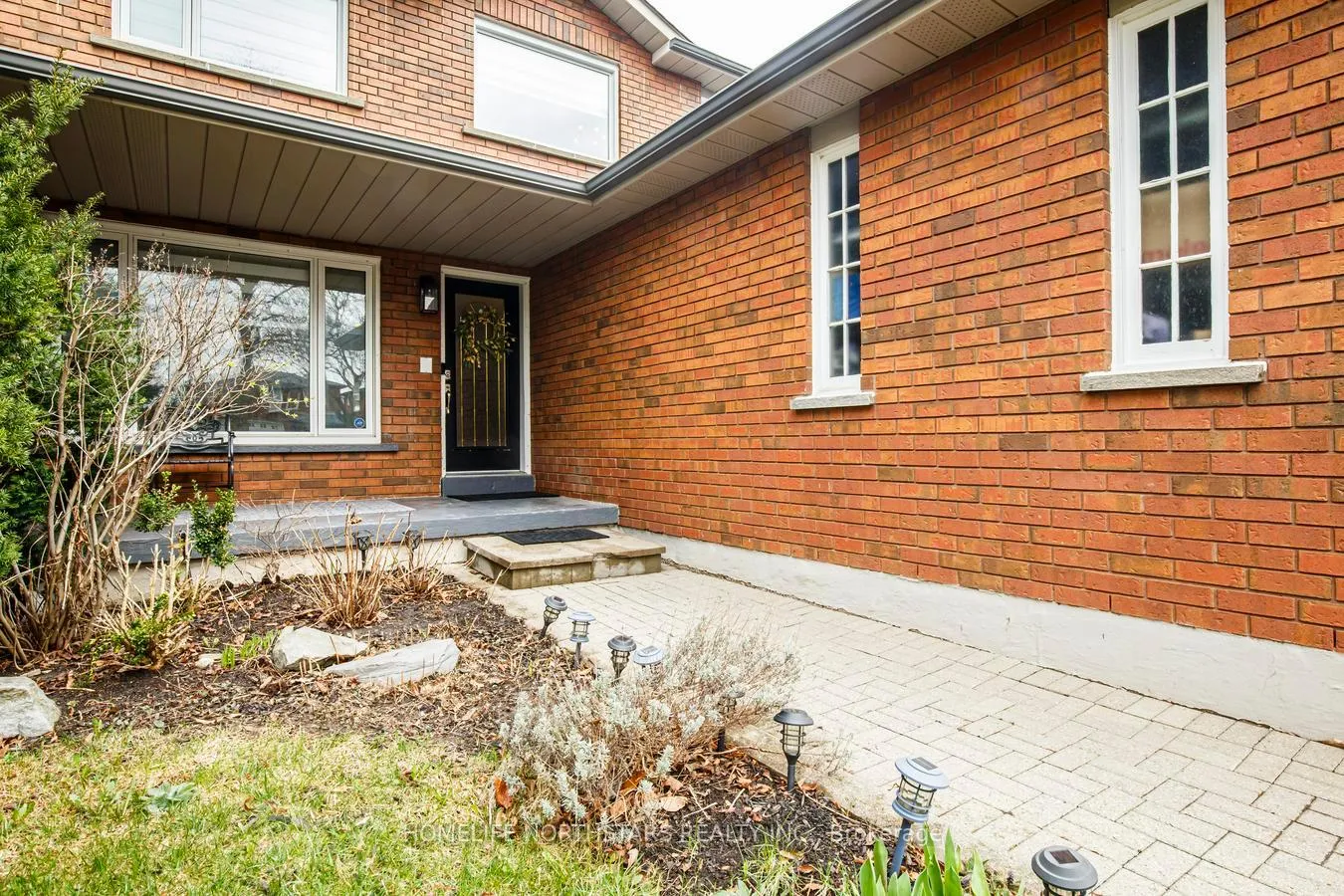 Photo 4 of 34 Nestor Crescent, Vaughan, East Woodbridge — HOMEH