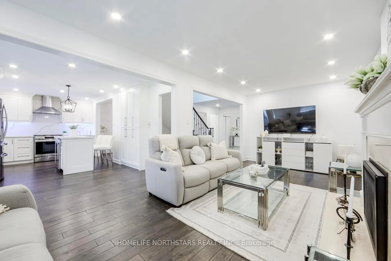Photo 12 of 34 Nestor Crescent, Vaughan, East Woodbridge — HOMEH