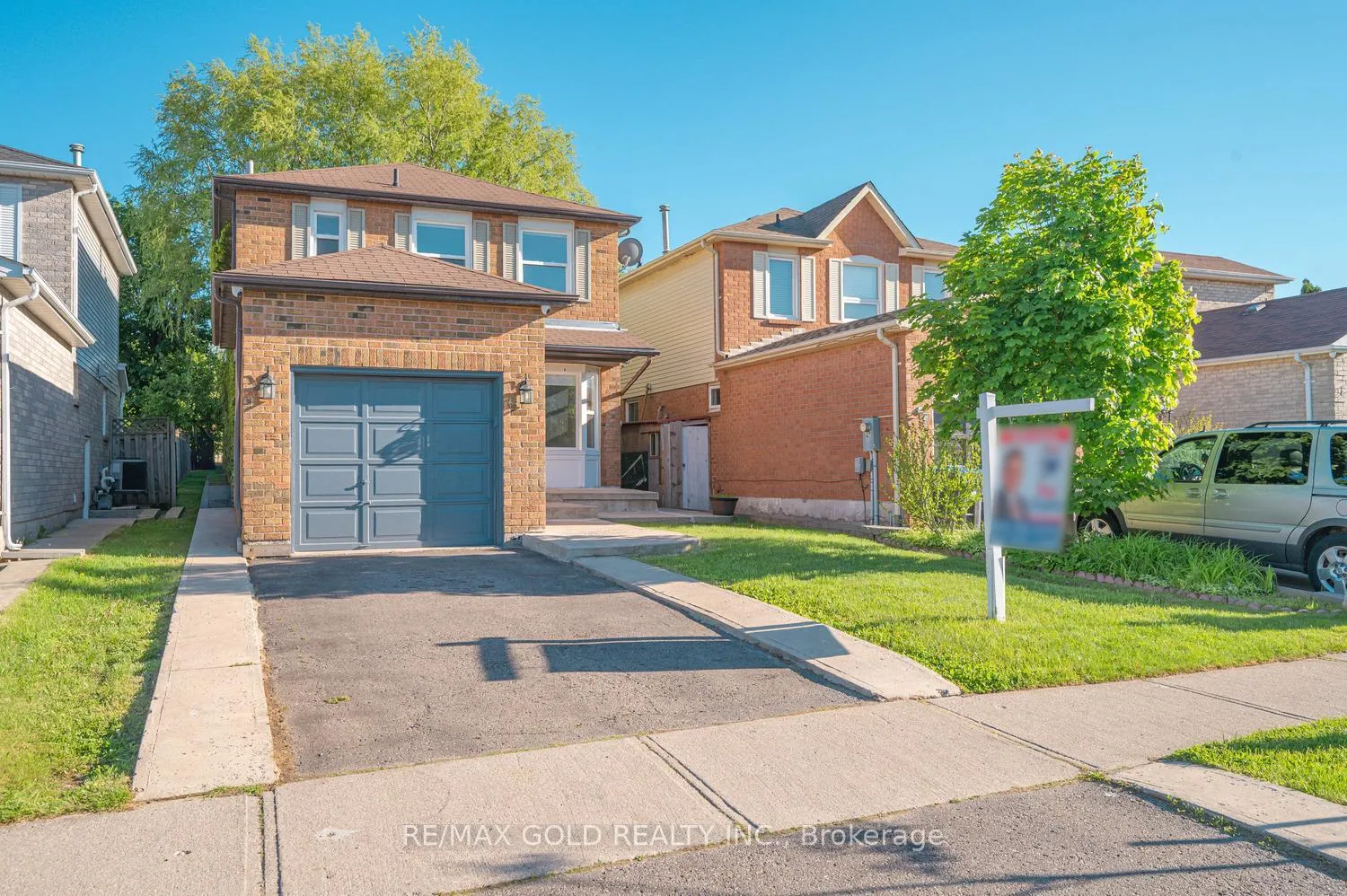 Photo 3 of 5 Ravenswood Drive, Brampton, Fletcher's Creek South — HOMEH