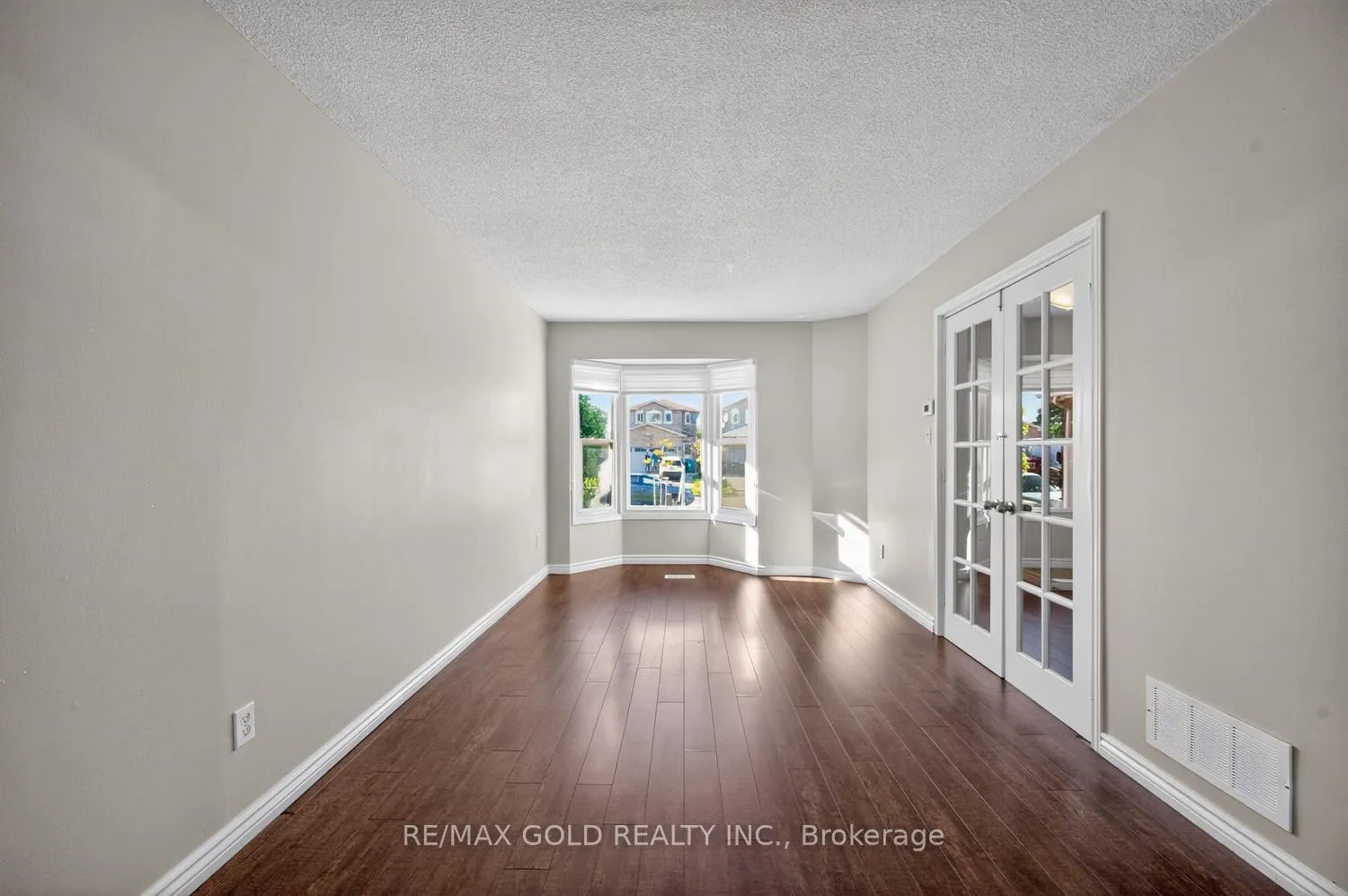 Photo 8 of 5 Ravenswood Drive, Brampton, Fletcher's Creek South — HOMEH