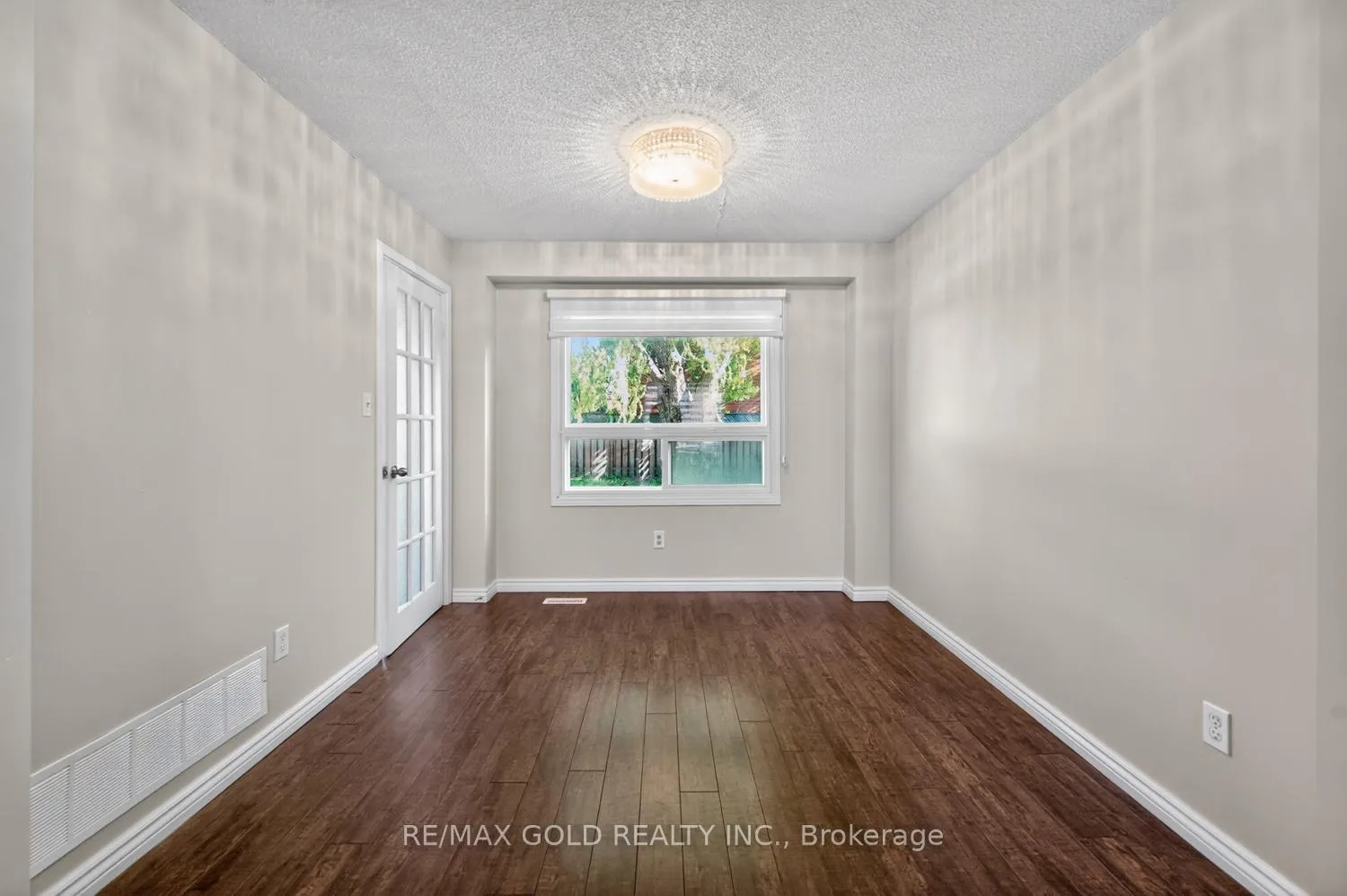 Photo 12 of 5 Ravenswood Drive, Brampton, Fletcher's Creek South — HOMEH