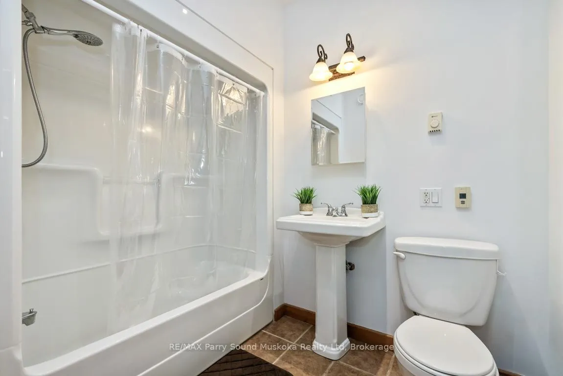 Photo 33 of 48 White Birch Drive, Seguin — HOMEH