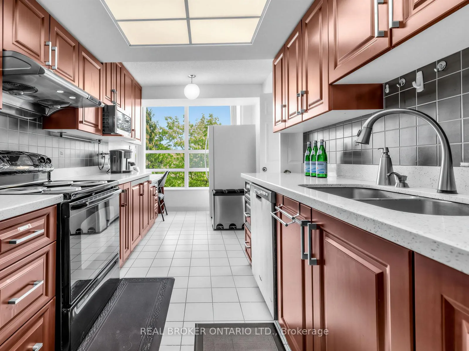 Photo 5 of Unit 303, 7825 Bayview Avenue, Markham, Aileen-Willowbrook — HOMEH