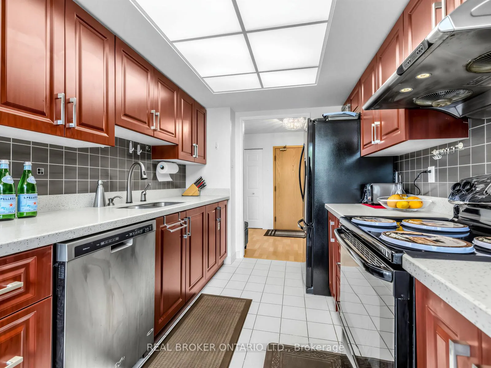 Photo 6 of Unit 303, 7825 Bayview Avenue, Markham, Aileen-Willowbrook — HOMEH