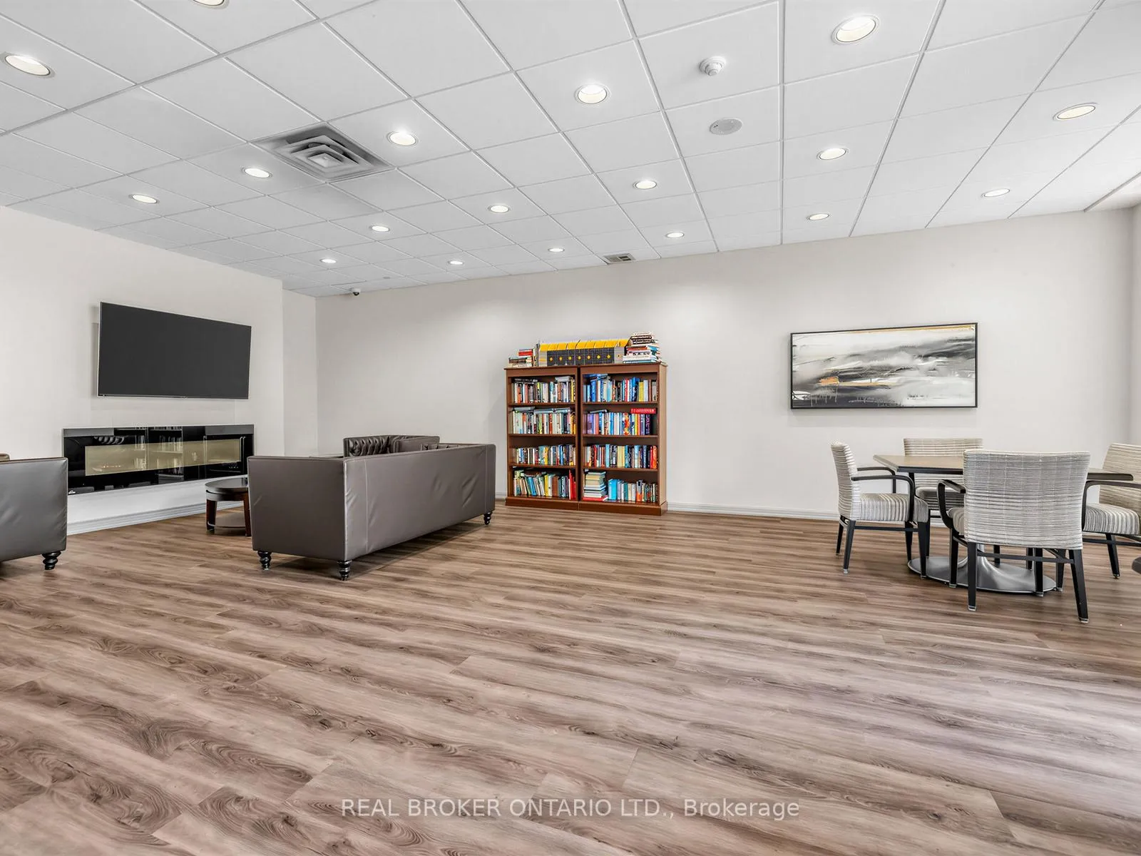Photo 23 of Unit 303, 7825 Bayview Avenue, Markham, Aileen-Willowbrook — HOMEH