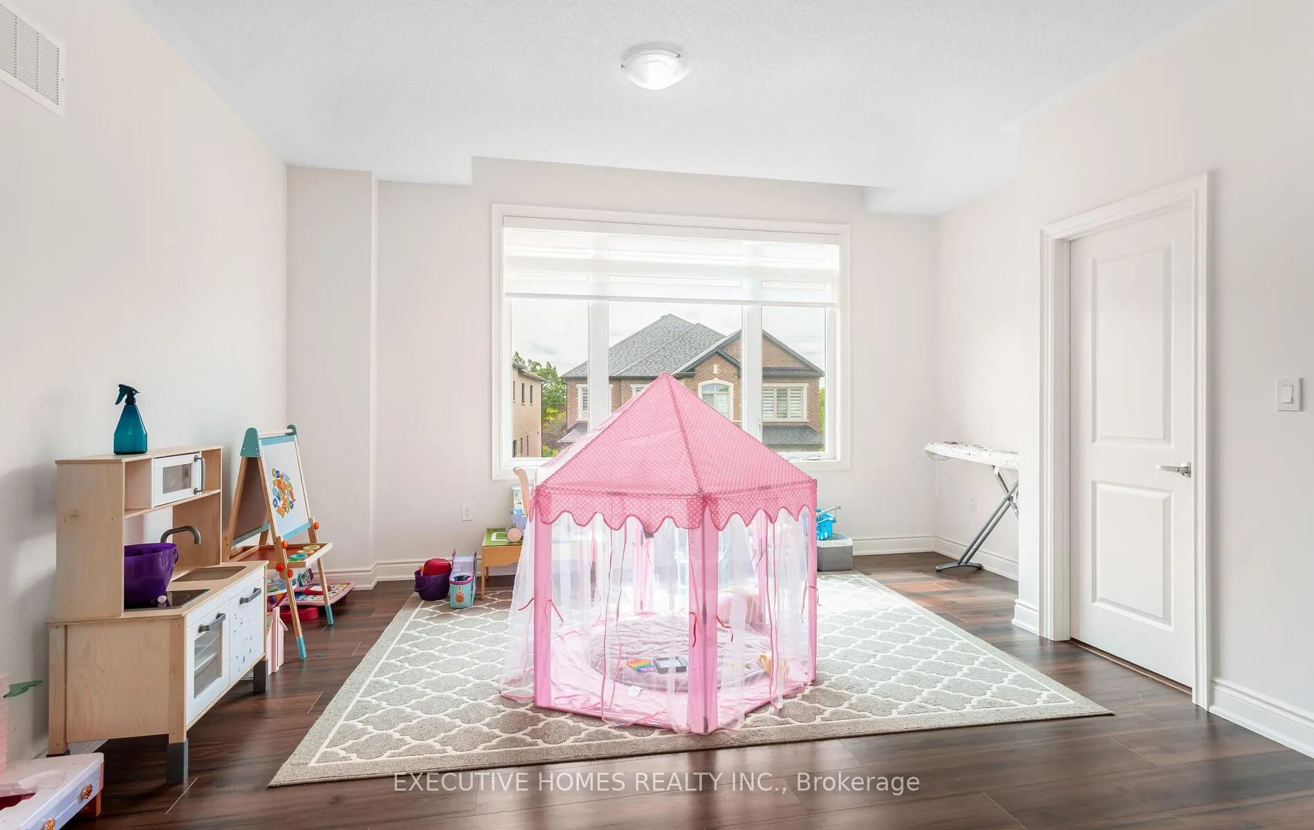 Photo 27 of 77 Pond View Gate, Hamilton, Waterdown — HOMEH